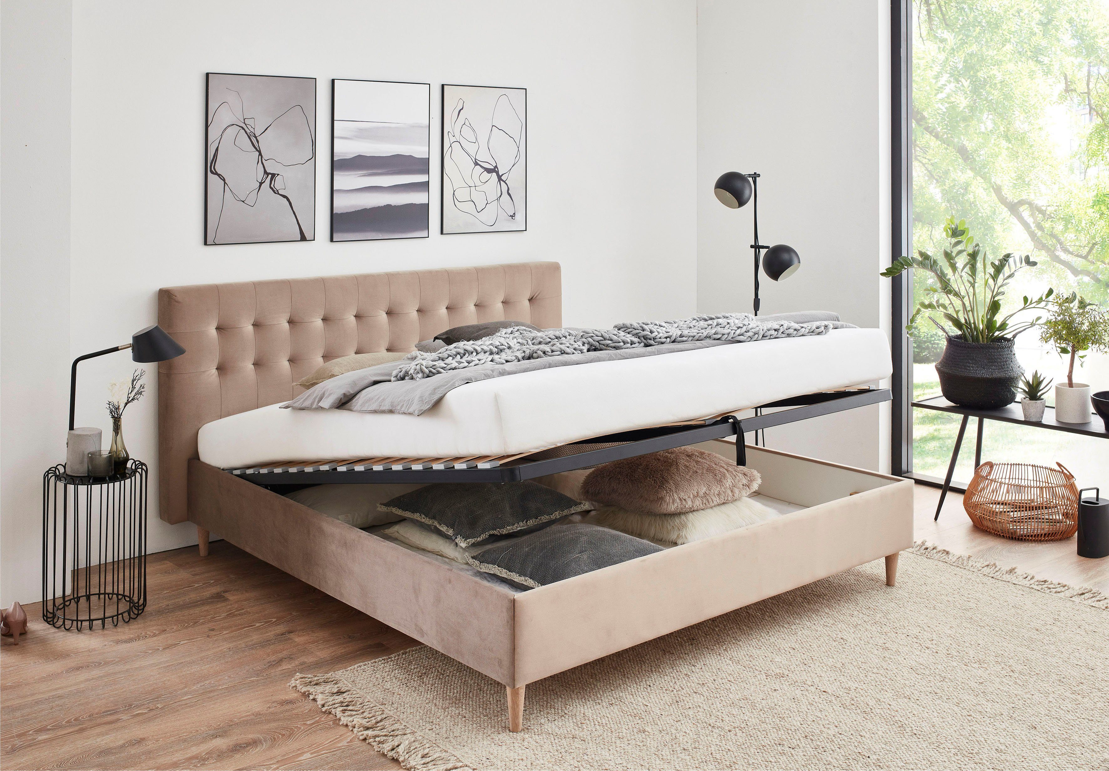 ATLANTIC home collection Gestoffeerd bed Veronika met bedkist en lattenbodem