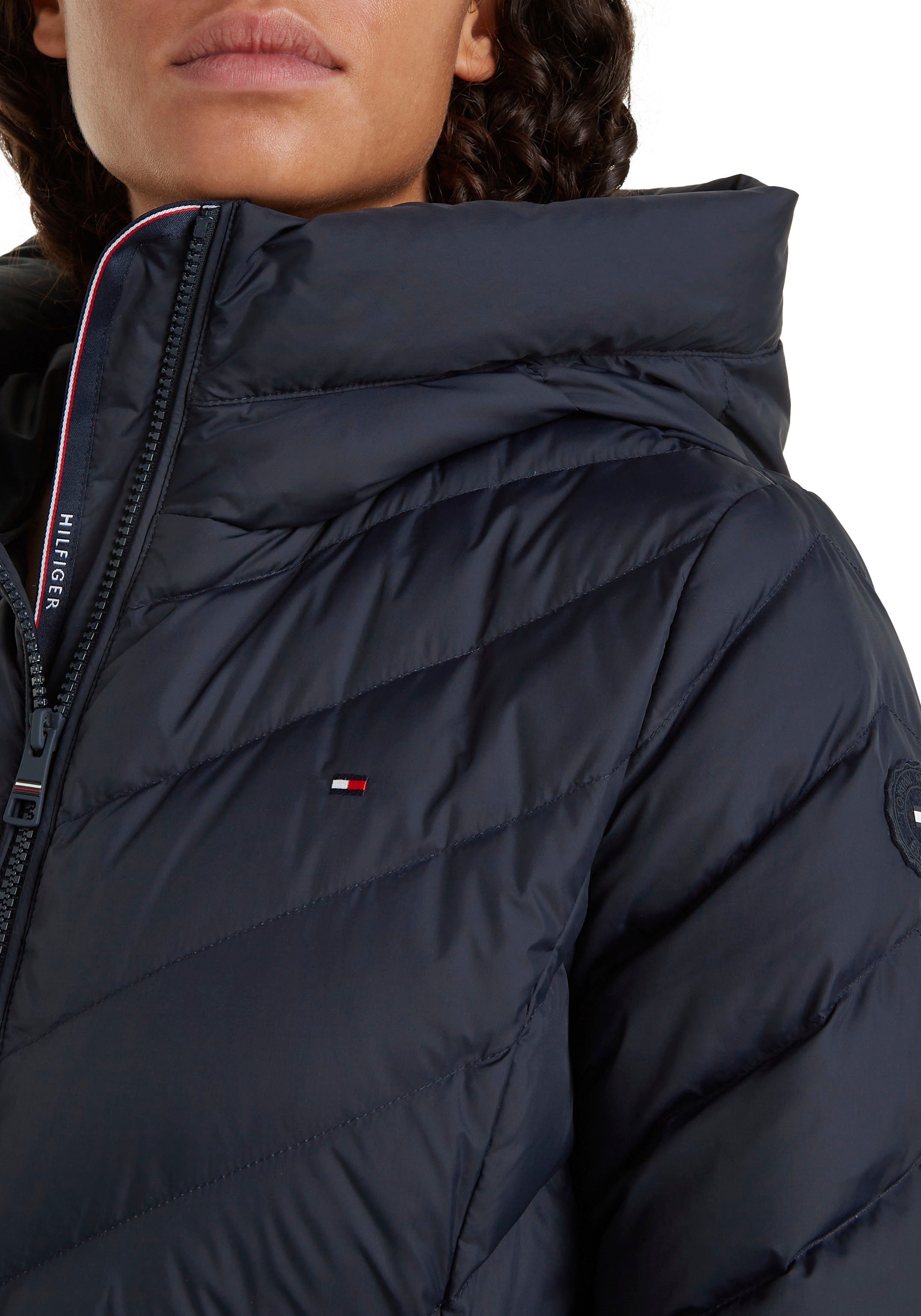 Tommy Hilfiger Gewatteerde jas CHEVRON MW PADDED COAT met gemiddelde vulling en merklabel