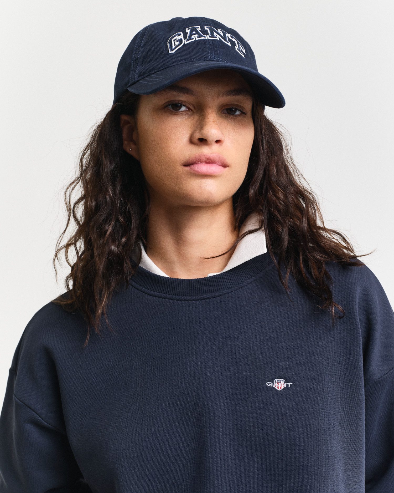 Gant Sweatshirt SHIELD C-NECK SWEAT Grafische GANT-borduursel op de borst