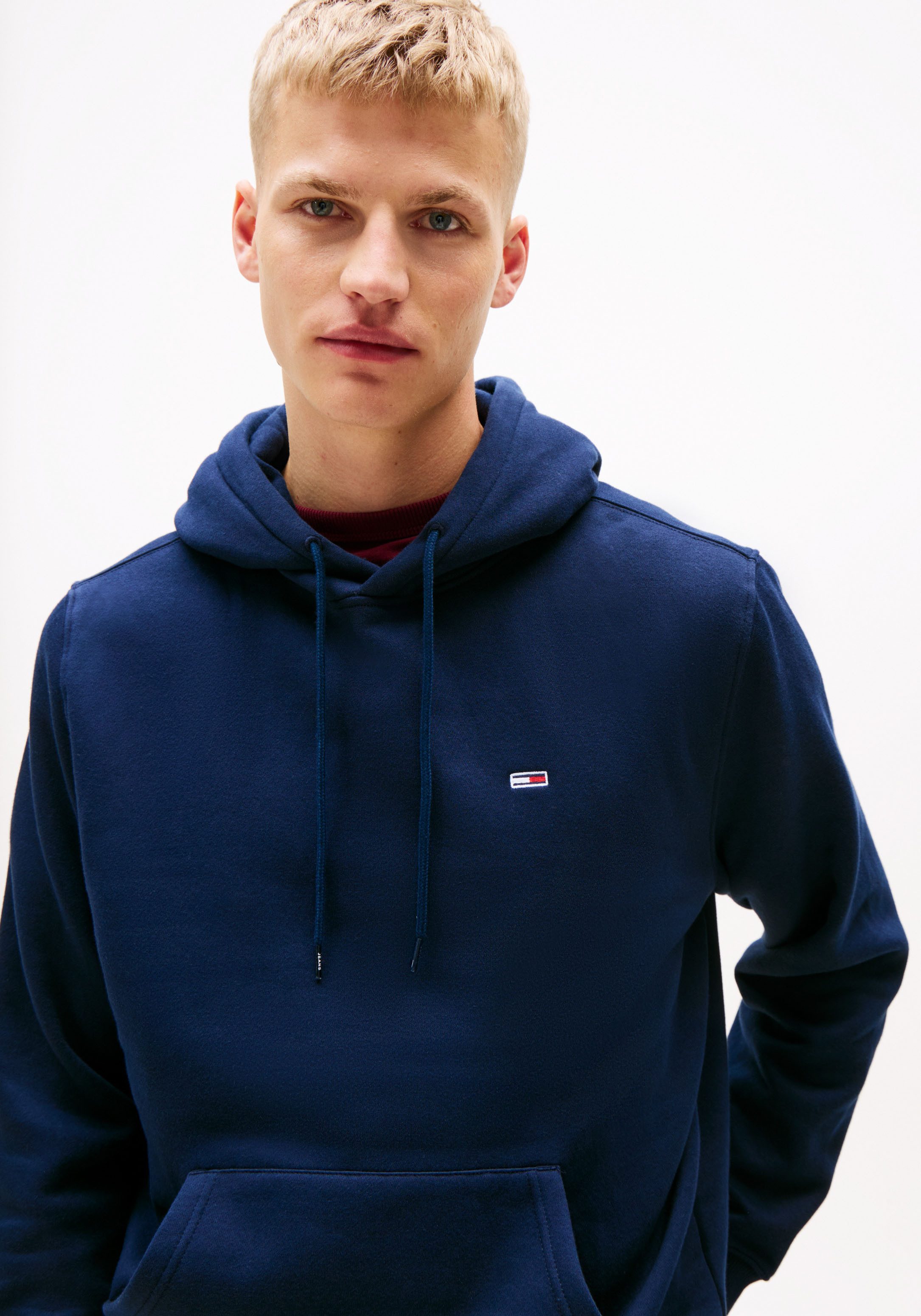 TOMMY JEANS Sweatshirt TJM REG S FLAG HOODIE met geborduurd merklogo op borsthoogte
