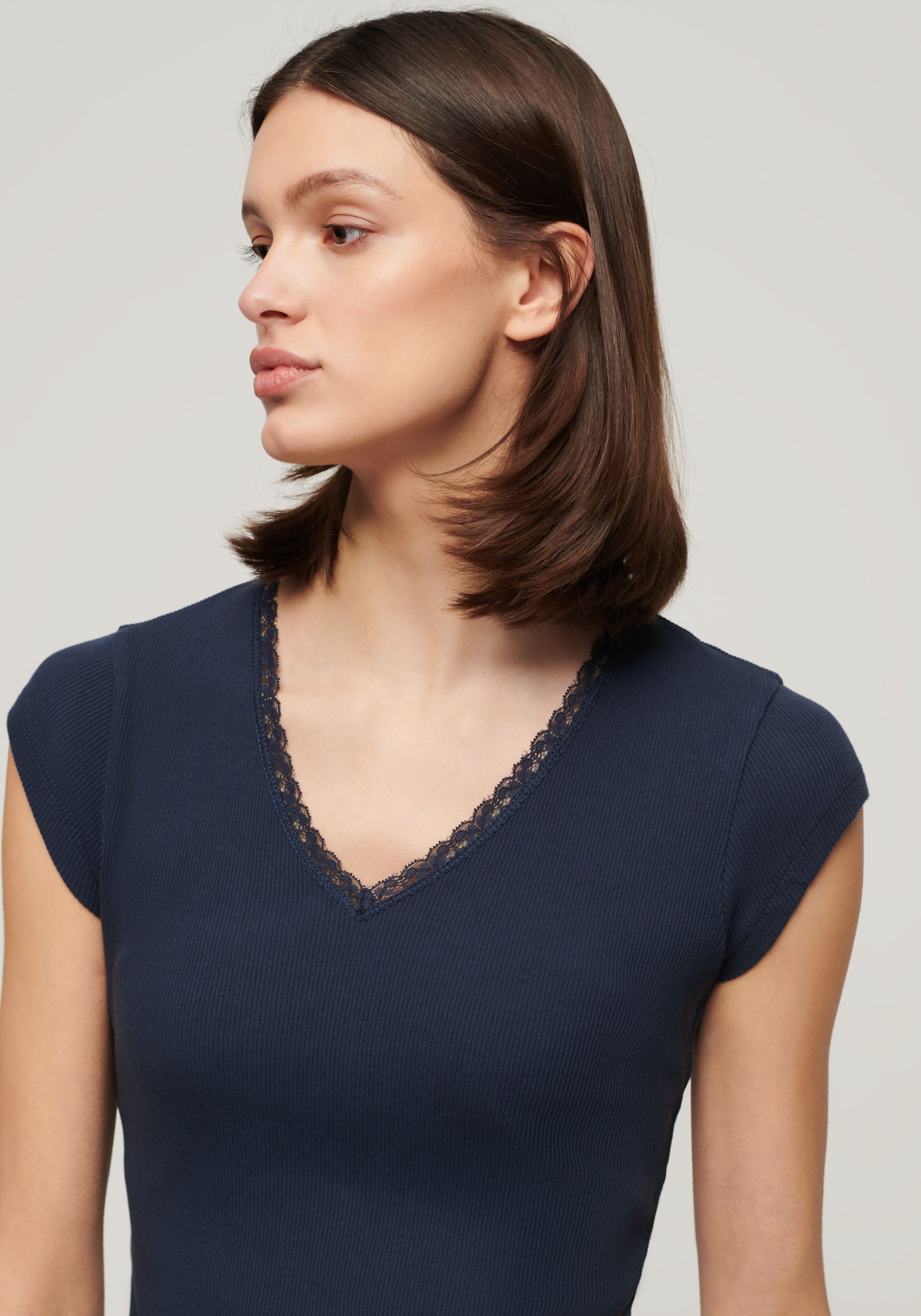 Superdry T-shirt ESSENTIAL LACE TRIM V TEE