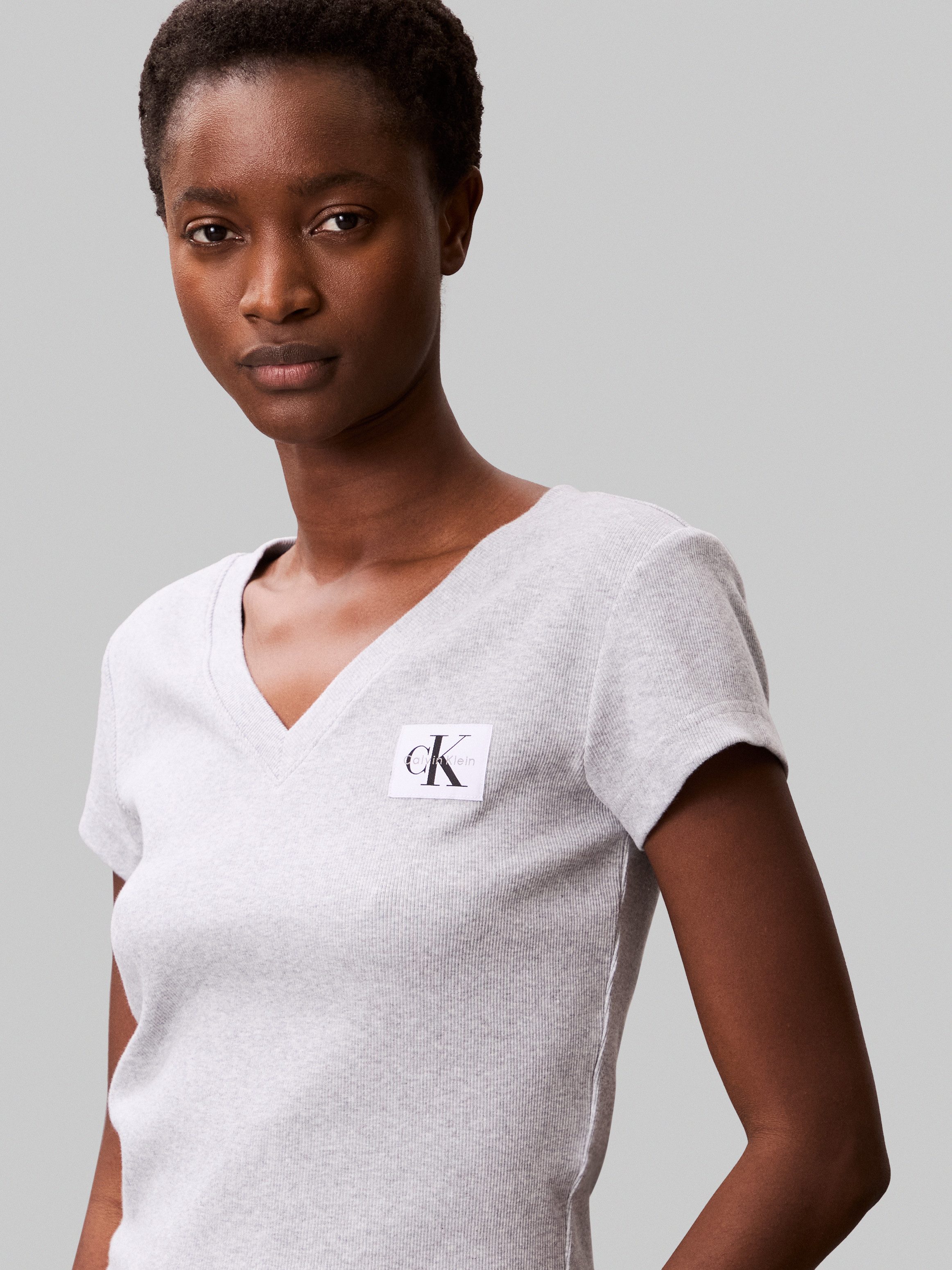 Calvin Klein T-shirt A- SS WOVEN LABEL RIB VNECK TEE