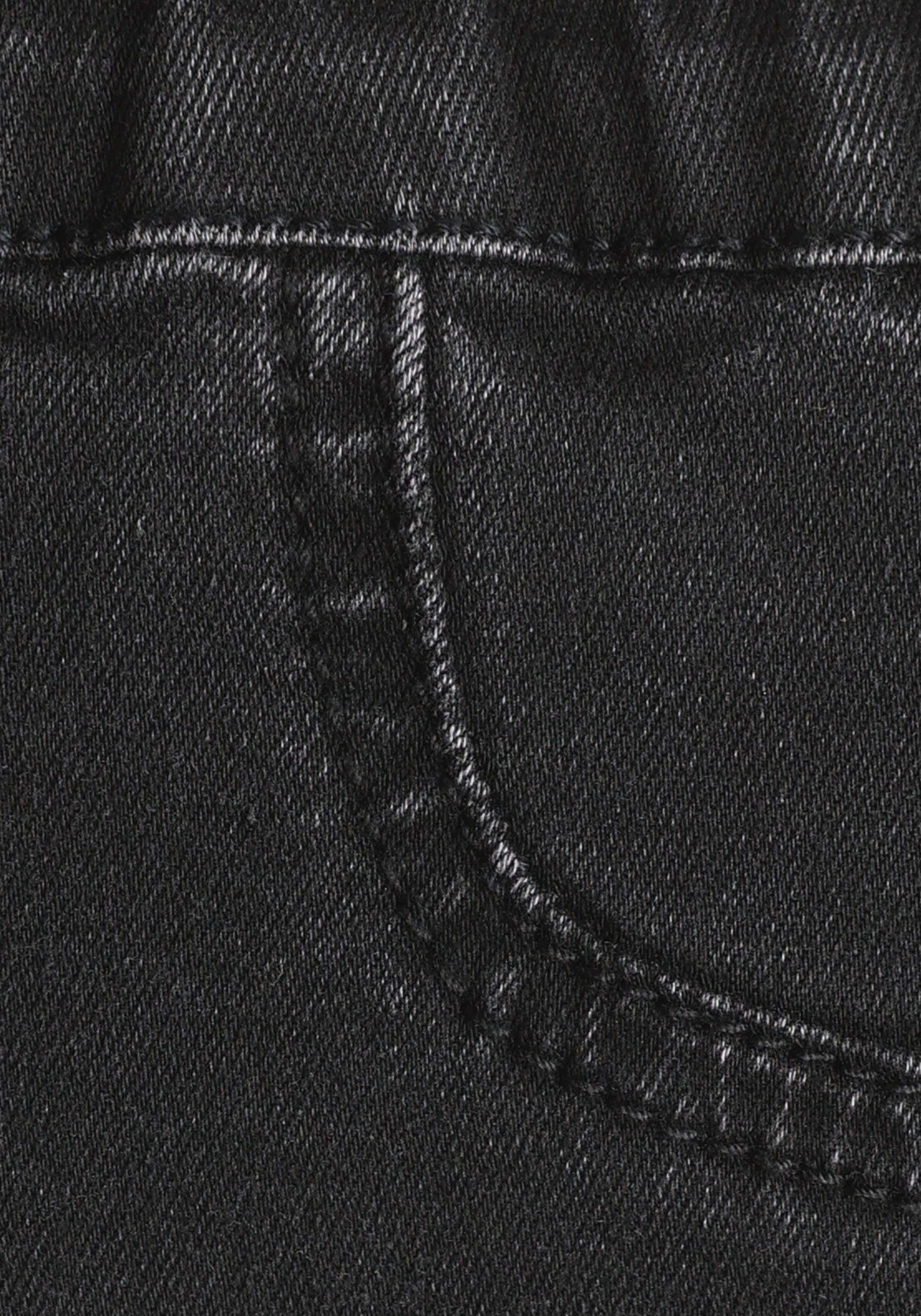 Buffalo Short in elastische denim met twee achterzakken