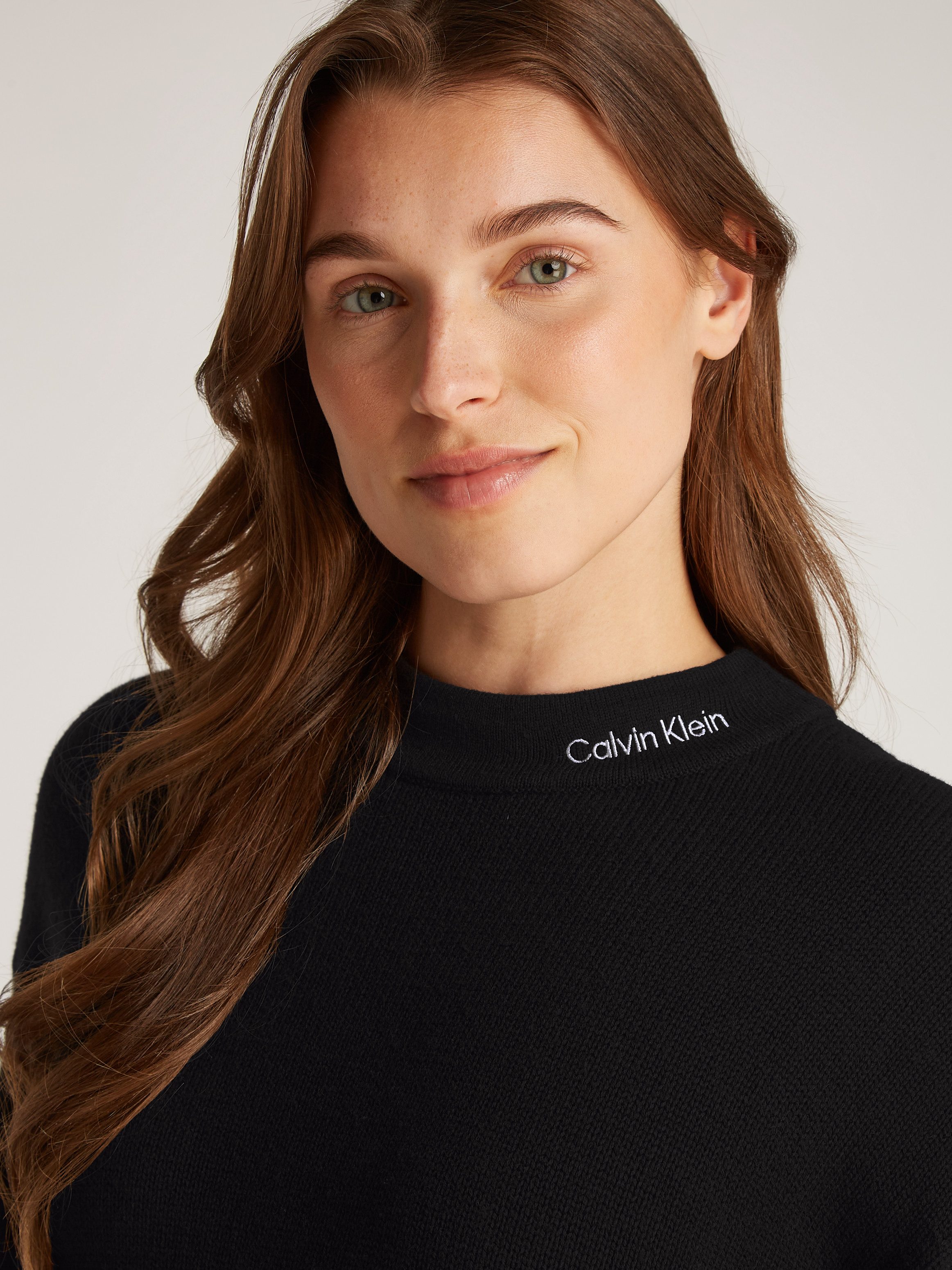 Calvin Klein Gebreide trui LOGO EMBRO SWEATER met geborduurd logo