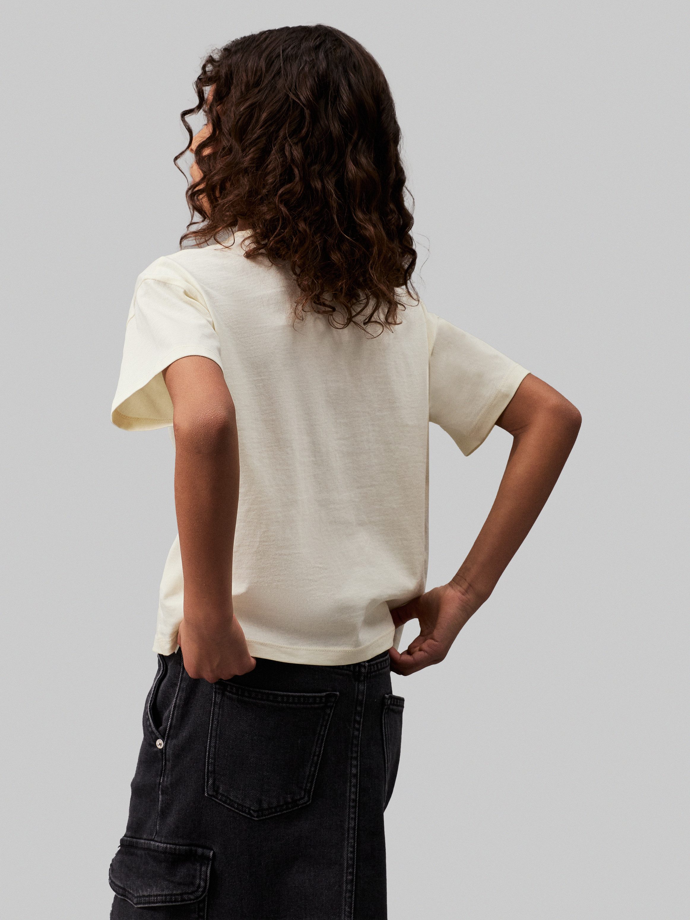 Calvin Klein T-shirt GLITTER MONOGRAM BOXY SS T-SHIRT voor kinderen tot 16 jaar met glinsterend merklabel