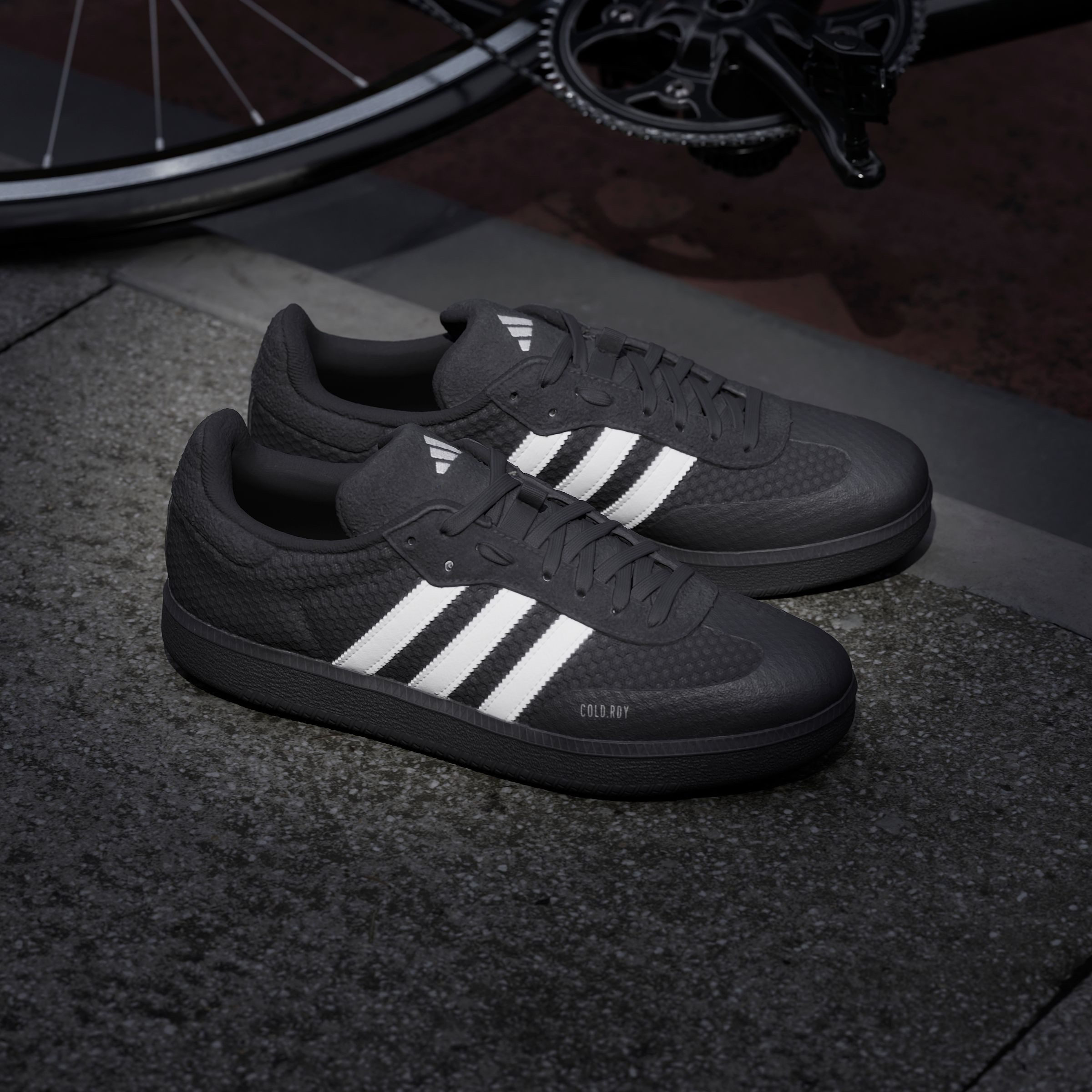 adidas Performance Fietsschoenen VELOSAMBA COLD.RDY geïnspireerd door het ontwerp van de adidas samba