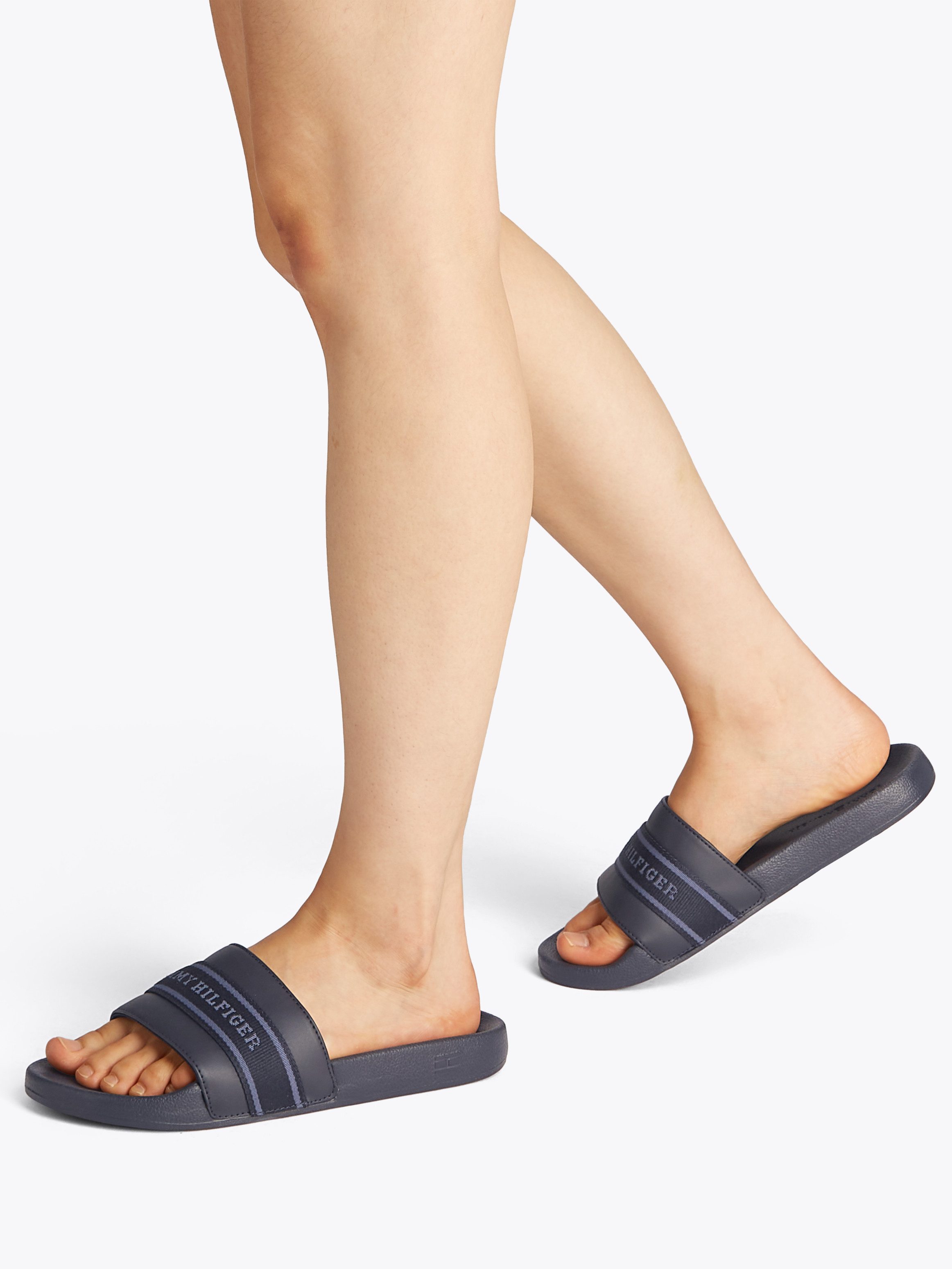 Tommy Hilfiger Slippers HILFIGER POOLSIDE WITH WEBBING , plateau, zomer-mode, comfort-schoen, flats met textielband