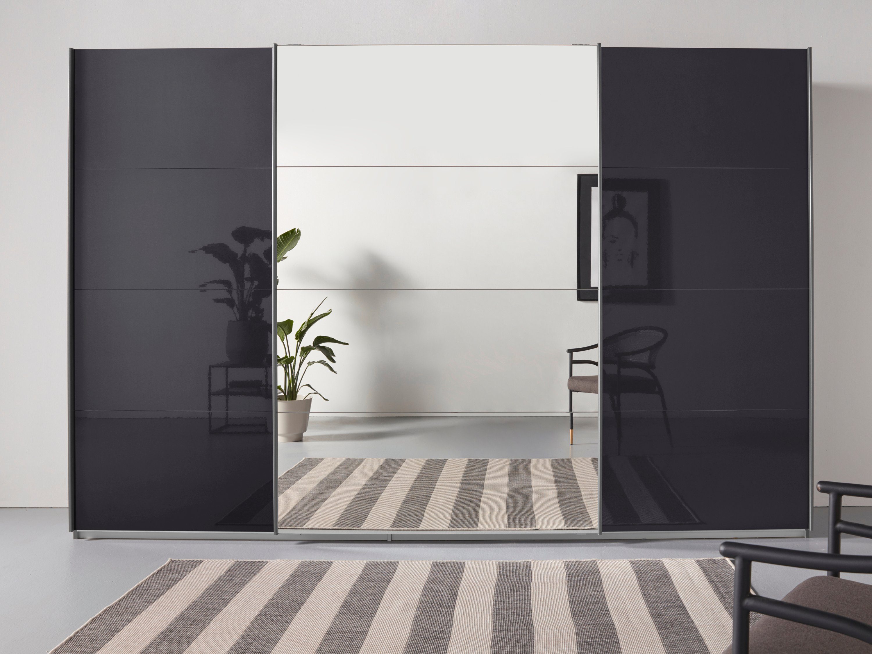 rauch Zweefdeurkast Oteli met spiegel in het midden, in verschillende decor- en hoogglanskleuren zweefdeurkasten maat 315 cm x 210 cm x 68 cm grijs
