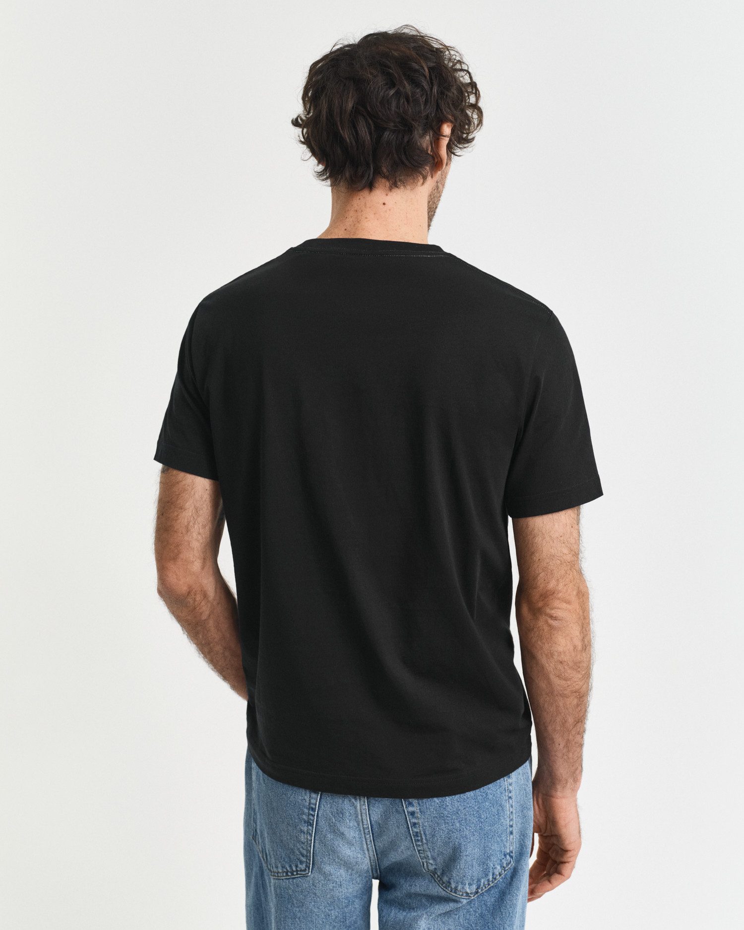 Gant T-shirt REG ARCHIVE SHIELD EMB SS T-SHIRT geïnspireerd door het archief uit de jaren '80