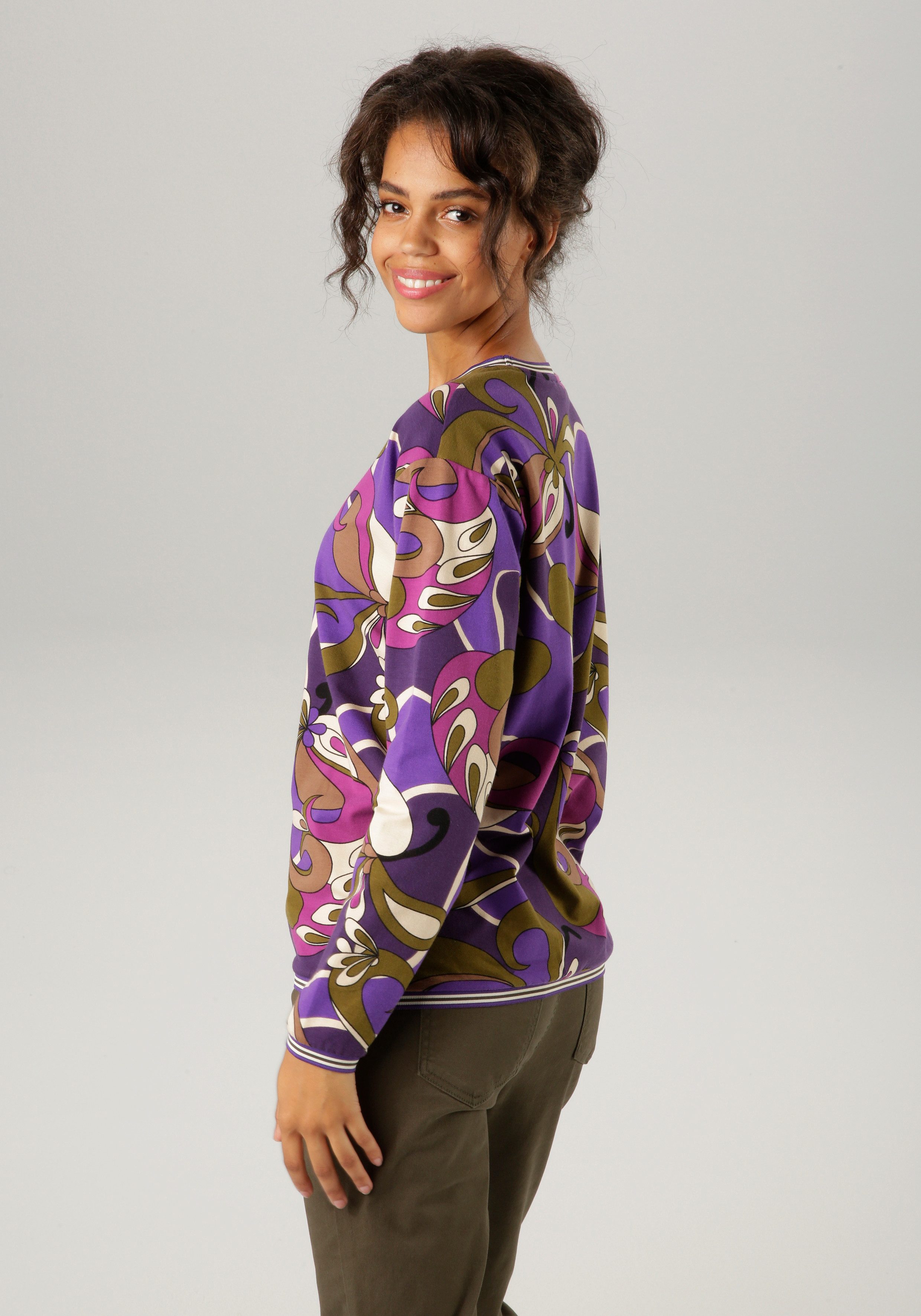 Aniston CASUAL Sweatshirt met extravagante, grafische druk