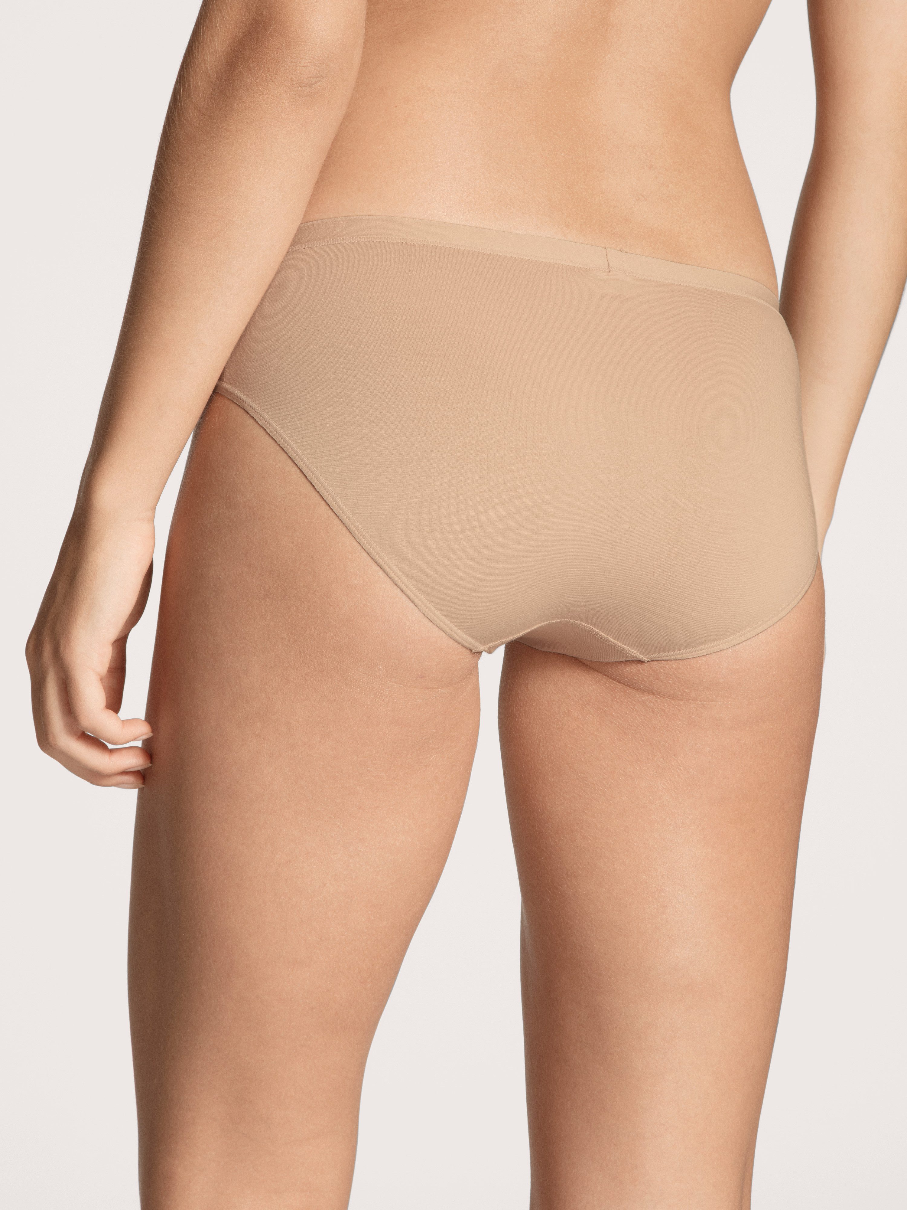 CALIDA Slip Natural Comfort met natuurlijke glans en gladde grip