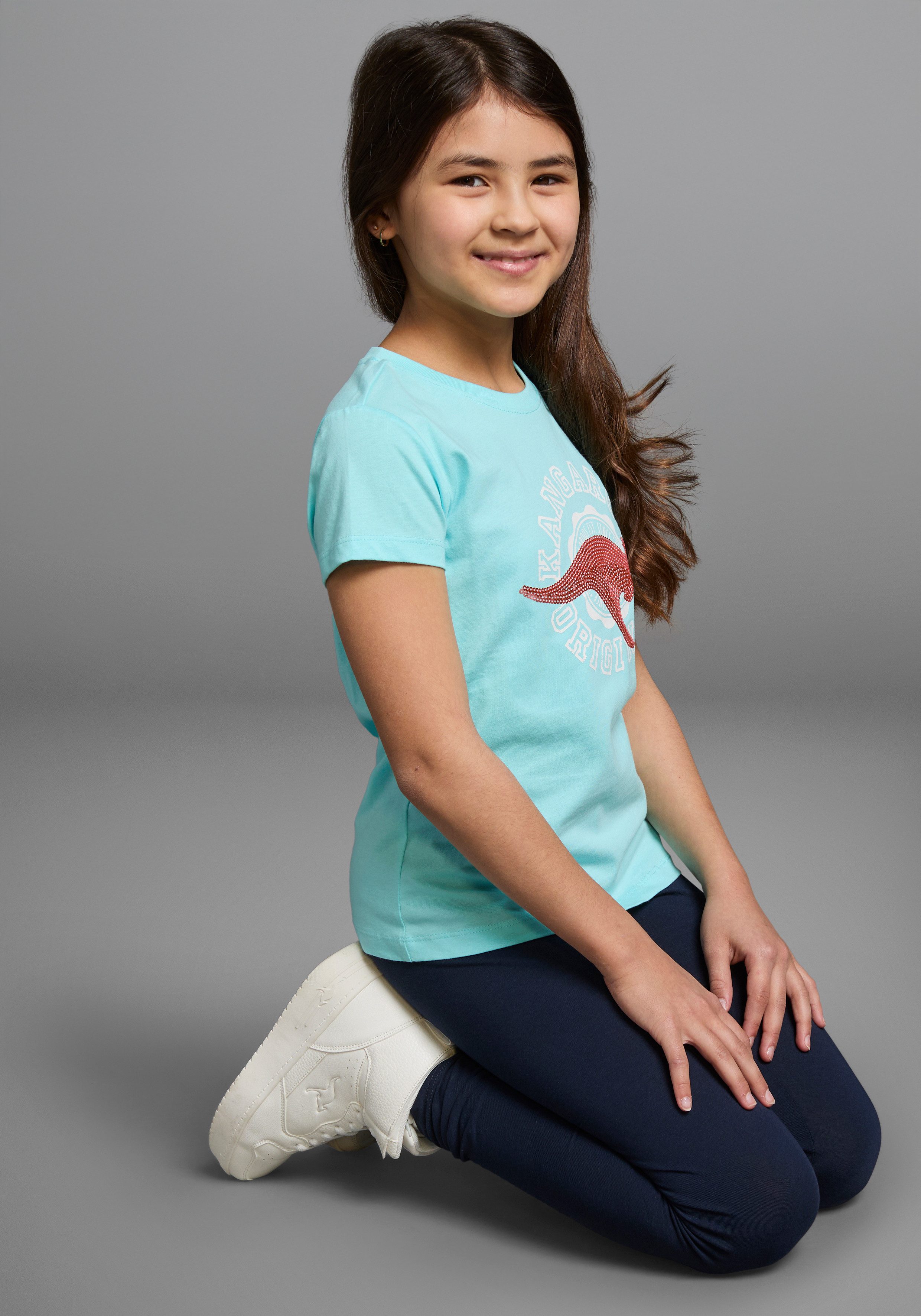 KangaROOS T-shirt Met paillettenapplicatie Korte mouwen, getailleerde snit, met logoprint en pailletten