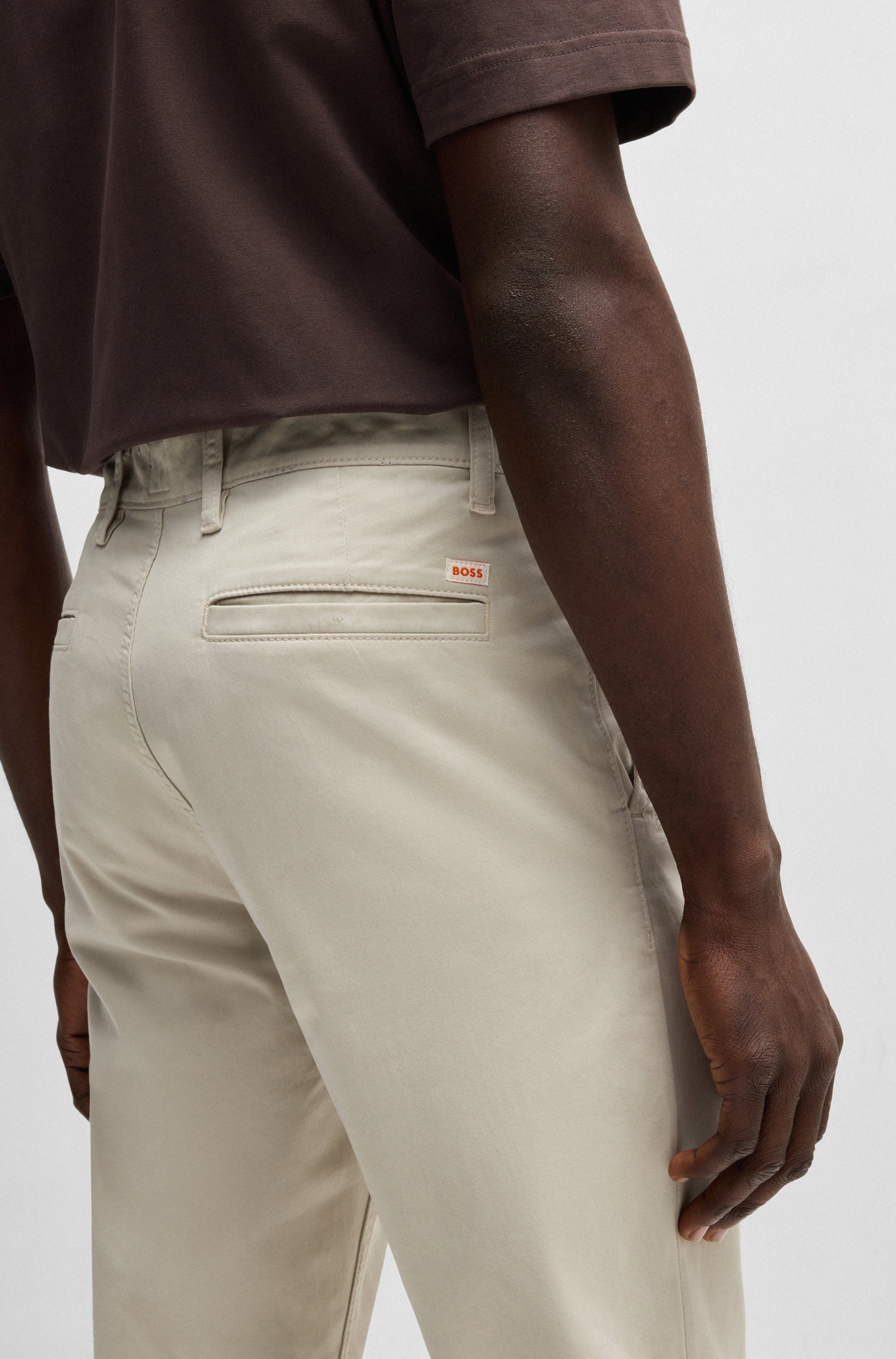 Boss Orange Chino TAPERED met boss-logo aan de achterkant