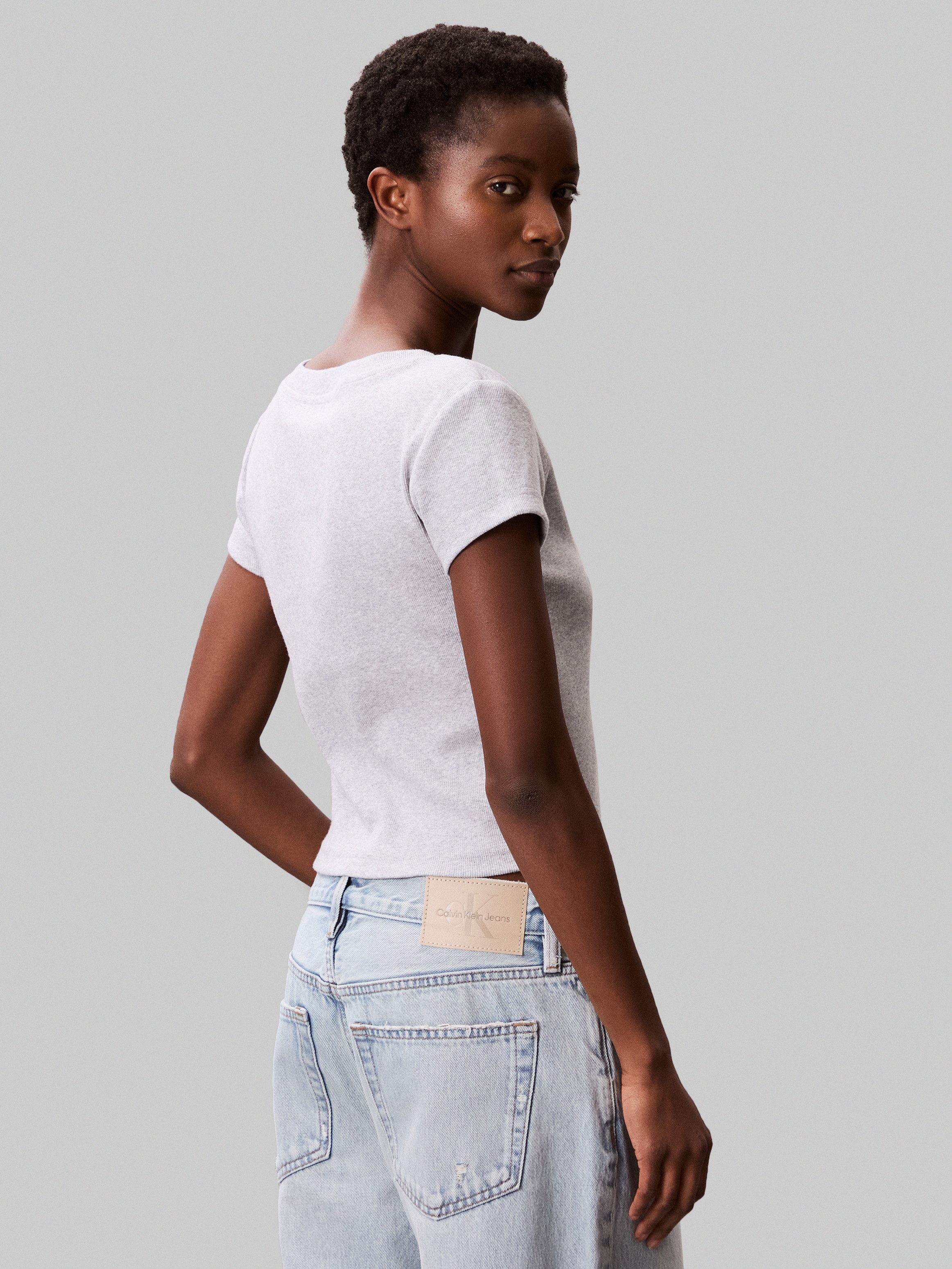 Calvin Klein T-shirt A- SS WOVEN LABEL RIB VNECK TEE