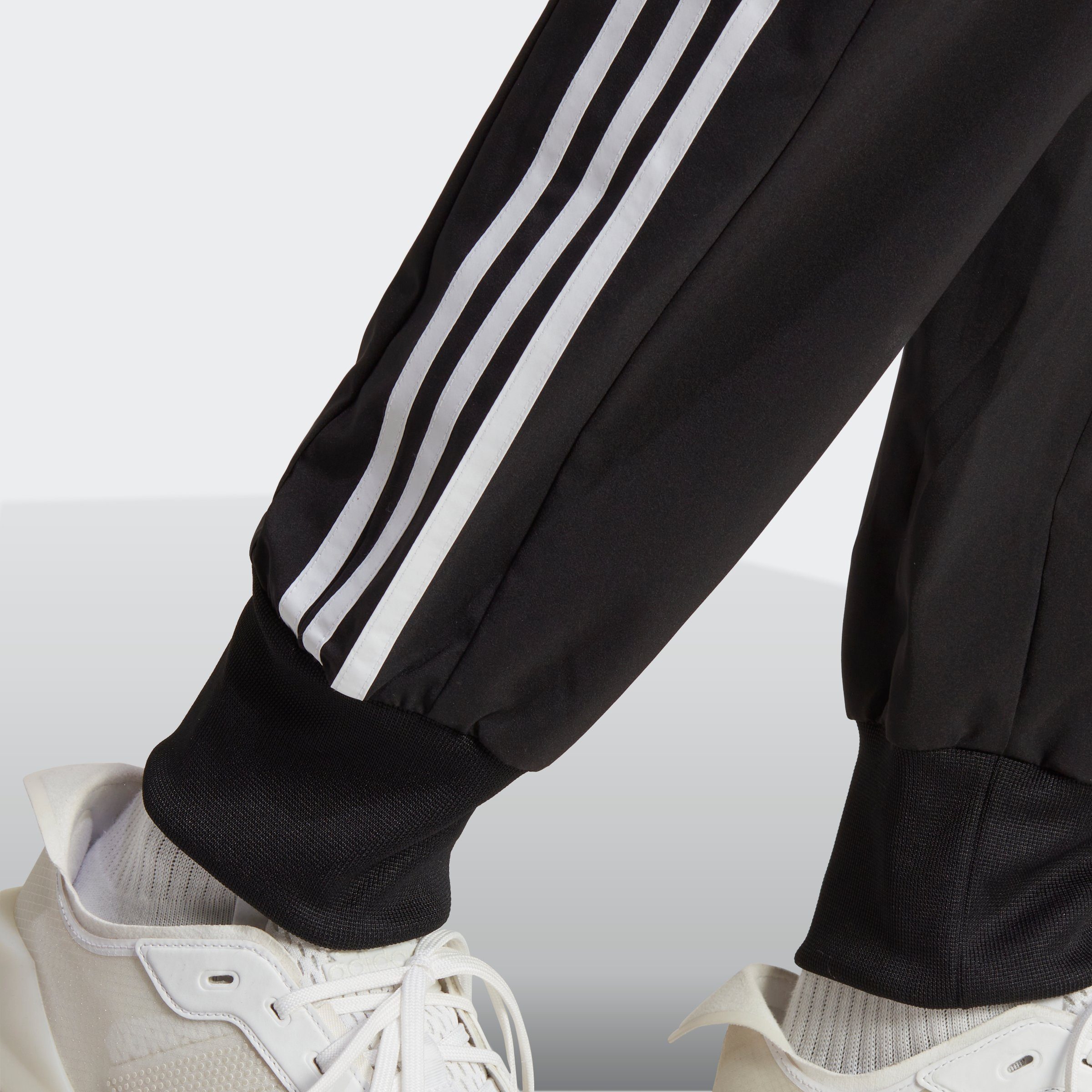 adidas Sportswear Sportbroek AEROREADY ESSENTIALS TAPERED CUFF WOVEN 3STREPEN BROEK (1-delig)