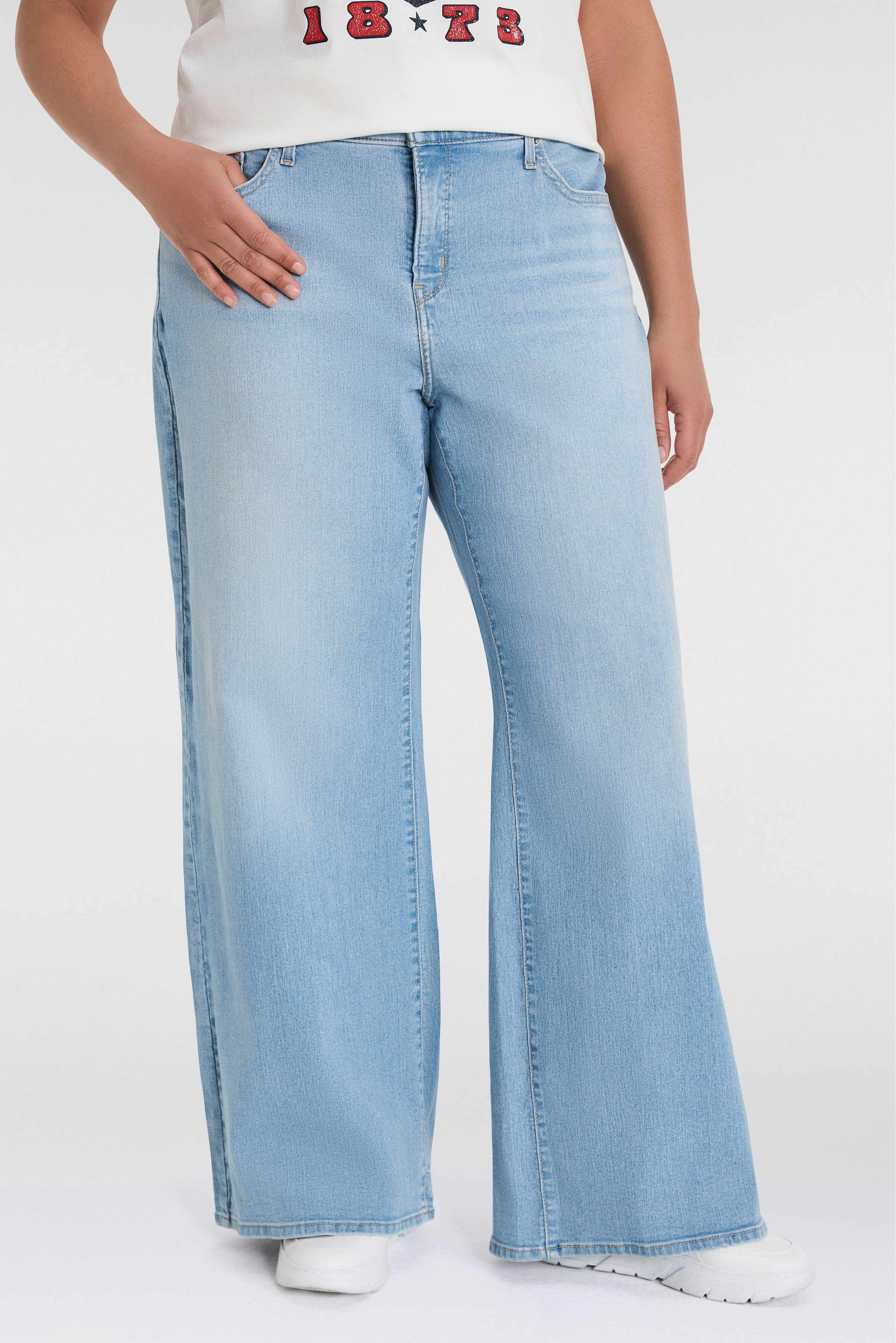 Levi's® Plus Wijde jeans PL 318 SHAPING in five-pocketsstijl