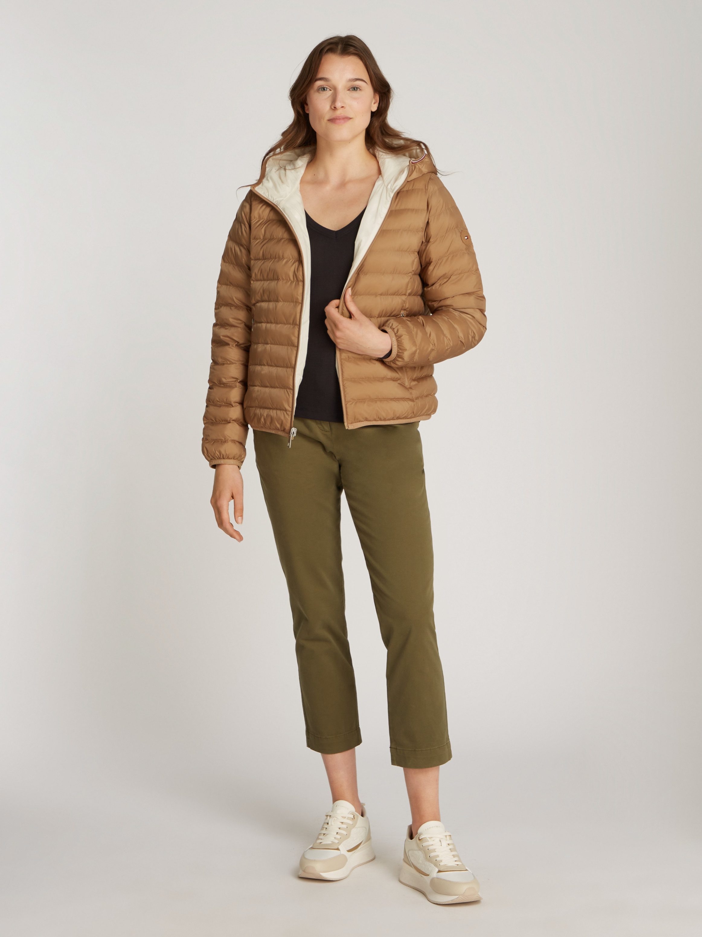 Tommy Hilfiger Gewatteerde jas REVERSIBLE LW PADDED JACKET met omkeerbare draagmogelijkheid lichte vulling logo-patch
