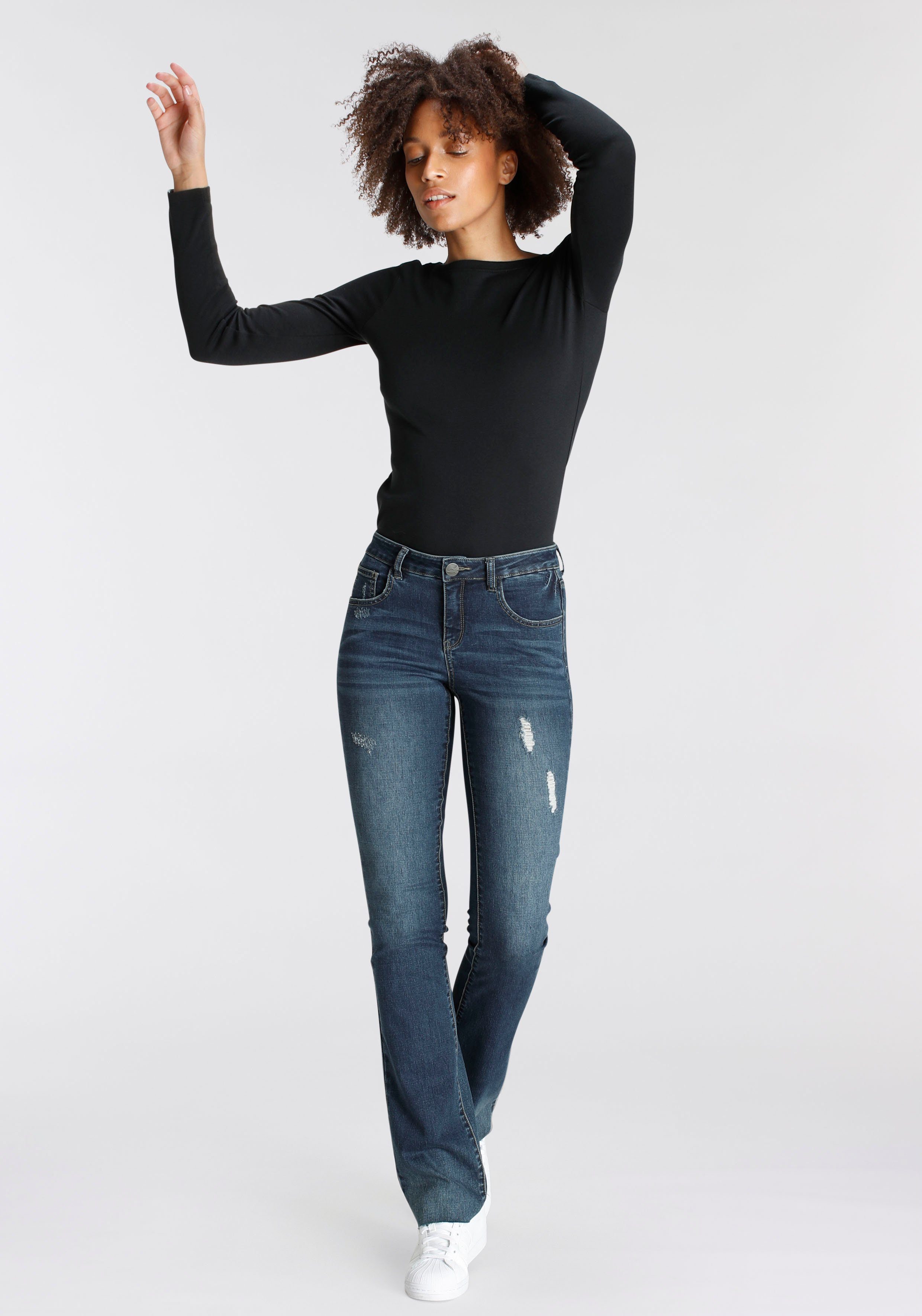 Arizona Bootcut jeans Ultra Stretch uitlopende pasvorm, modieuze used-look, normale taille