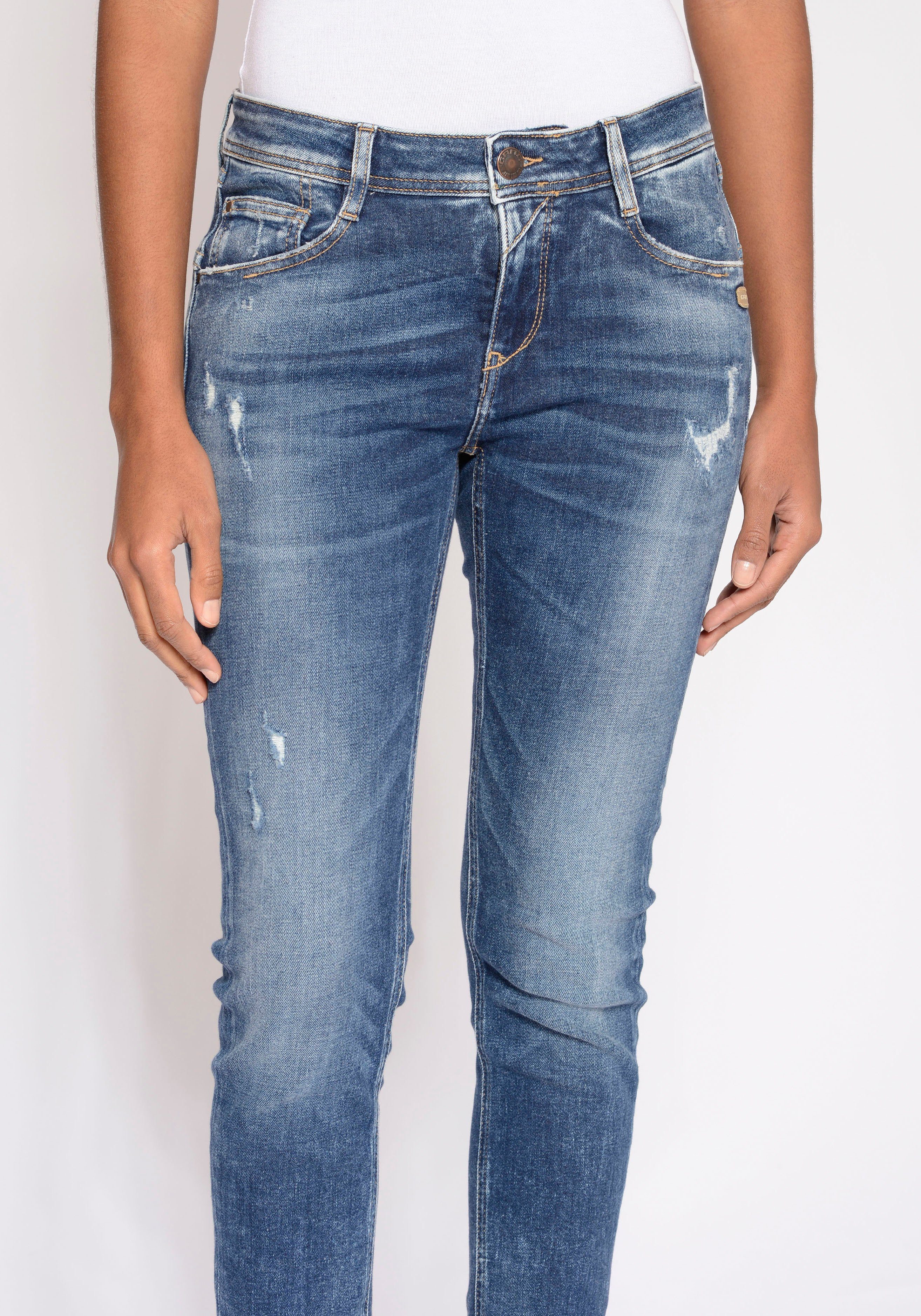 GANG Relax fit jeans 94AMELIE met dubbel juk en diepe zakken op de achterkant