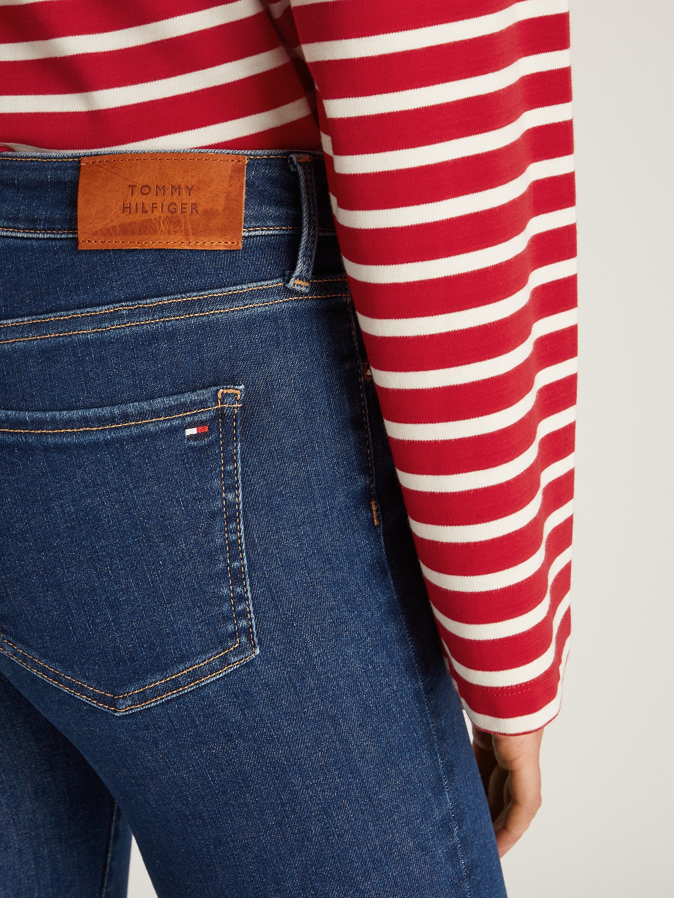 Tommy Hilfiger Skinny fit jeans COMO Skinny Regular Waist met logo-badge in enkel-lengte