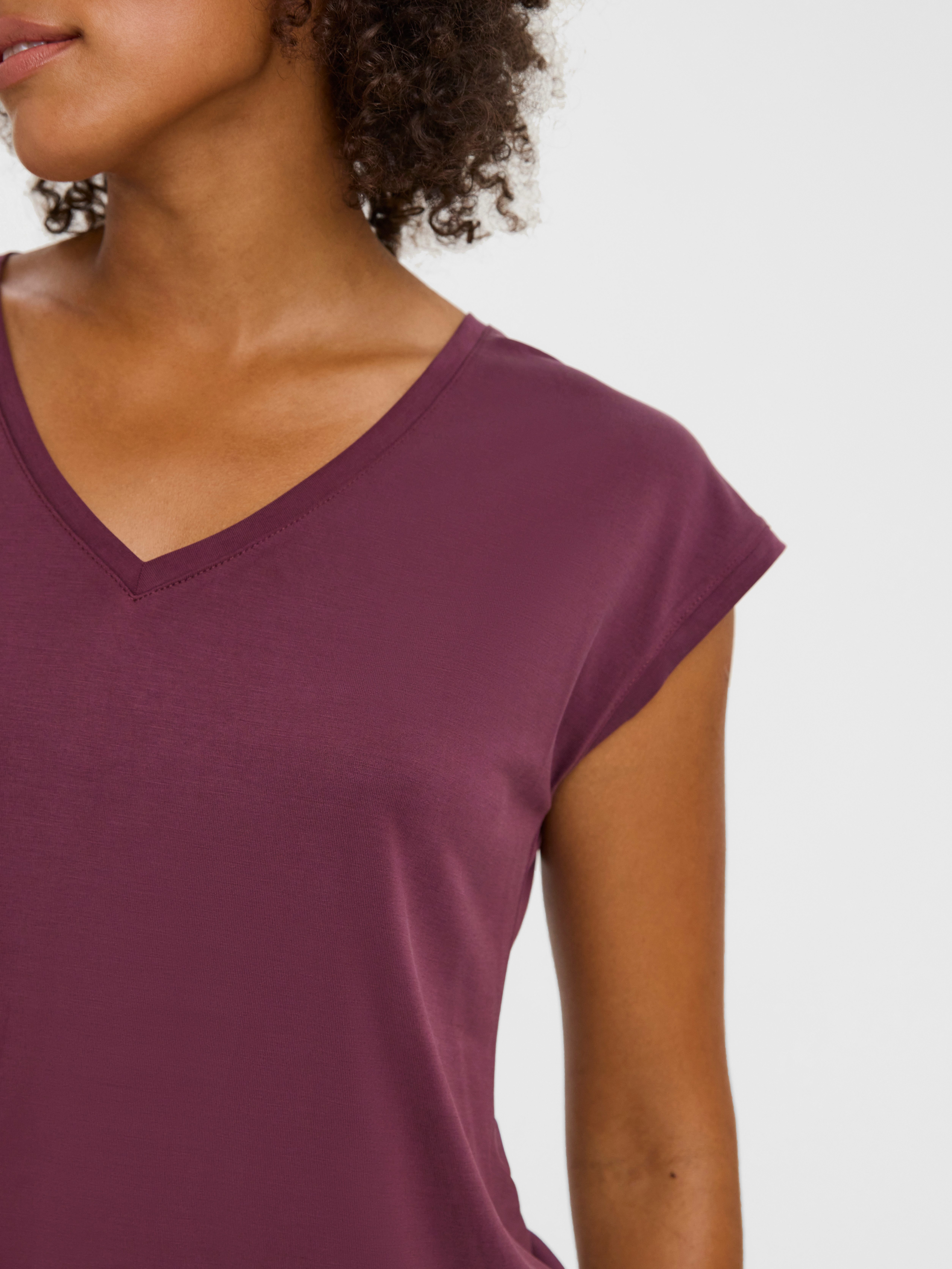 Vero Moda Shirt met V-hals VMFILLI SS V-NECK TEE GA NOOS in een materialenmix met tencel™ modal