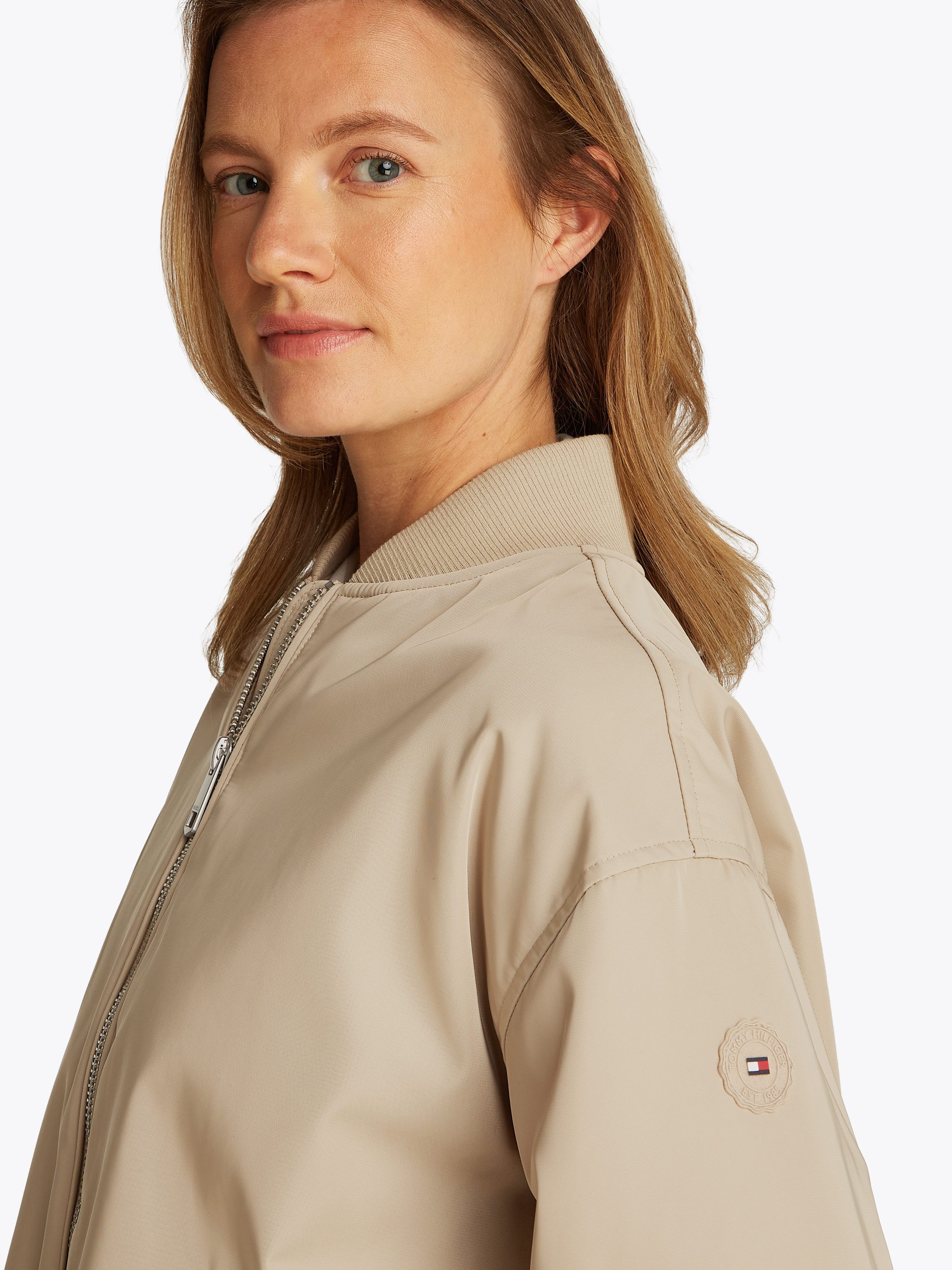 Tommy Hilfiger Bomberjack CASUAL NYLON BOMBER JACKET met merklabel, in effen kleur