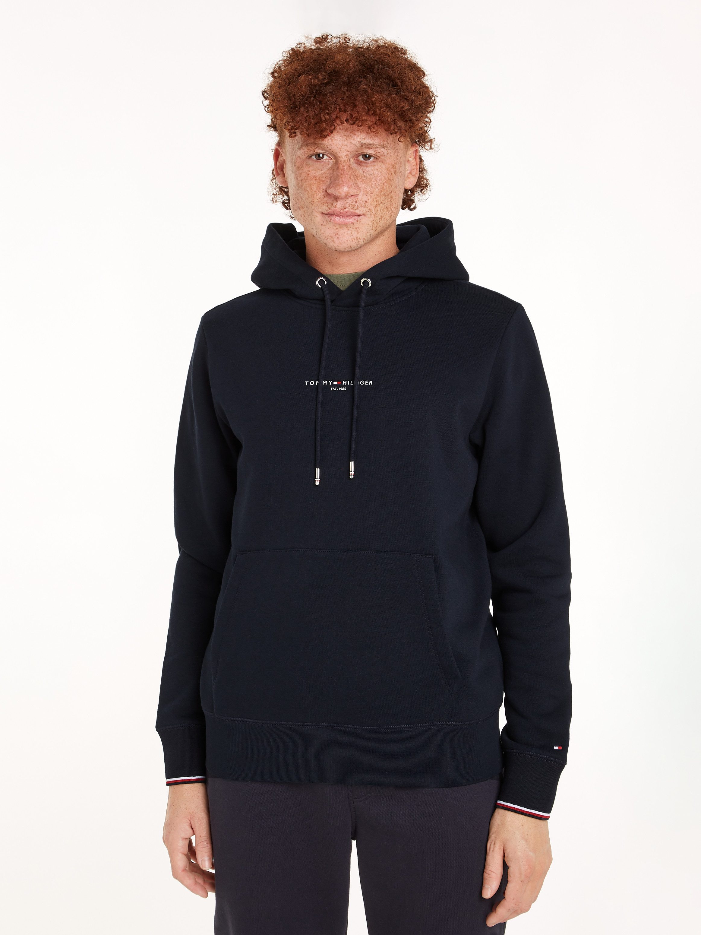 Tommy Hilfiger Hoodie TOMMY LOGO TIPPED HOODY Tommy-Tape binnen aan de halsopening, Vlag-Stiksel op de Mouw
