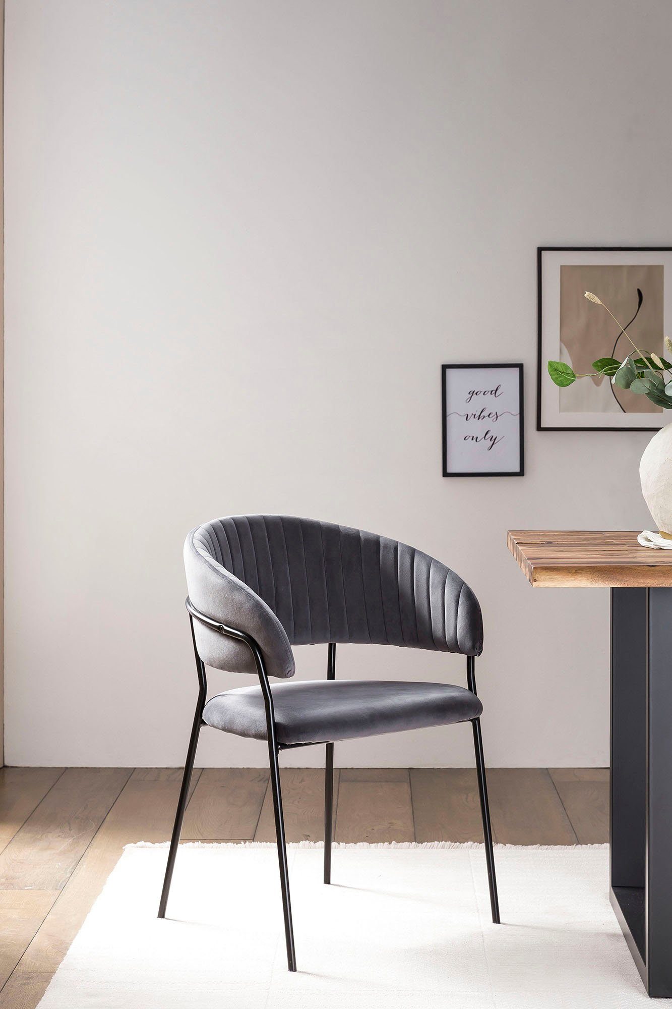 SalesFever Eetkamerstoel Afgeronde rugleuning met verticaal stiksel (1 stuk) 4 poot stoelen grijs