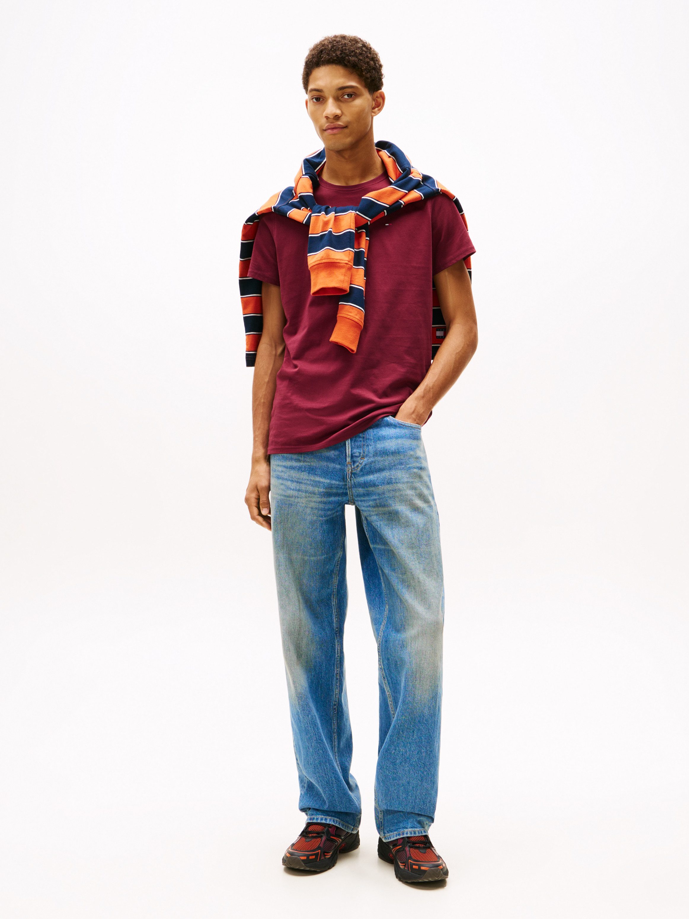 TOMMY JEANS T-shirt TJM ESSENTIAL SOLID TEE met ronde hals en subtiele logo-vlag