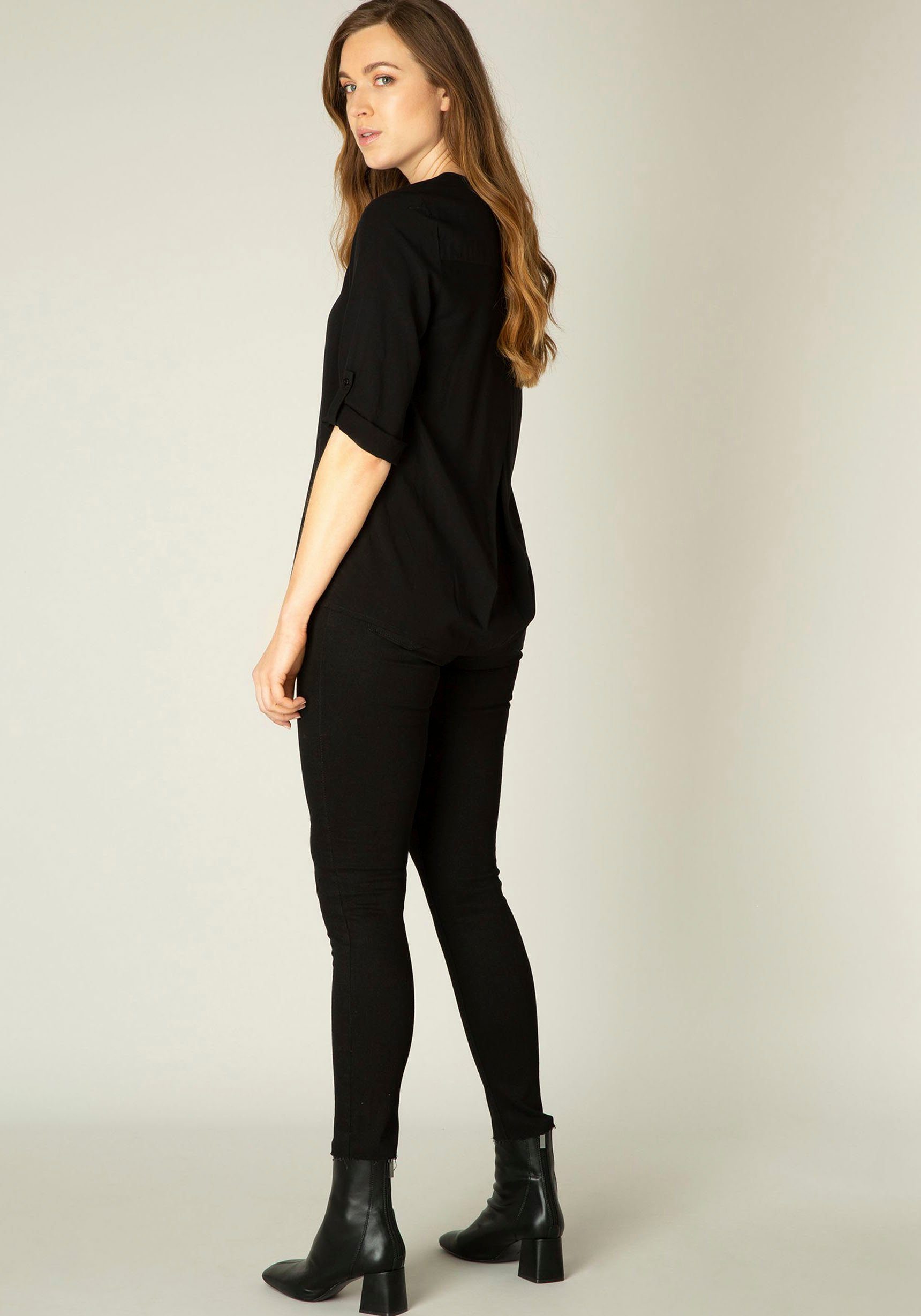 Base Level Shirtblouse met v-hals