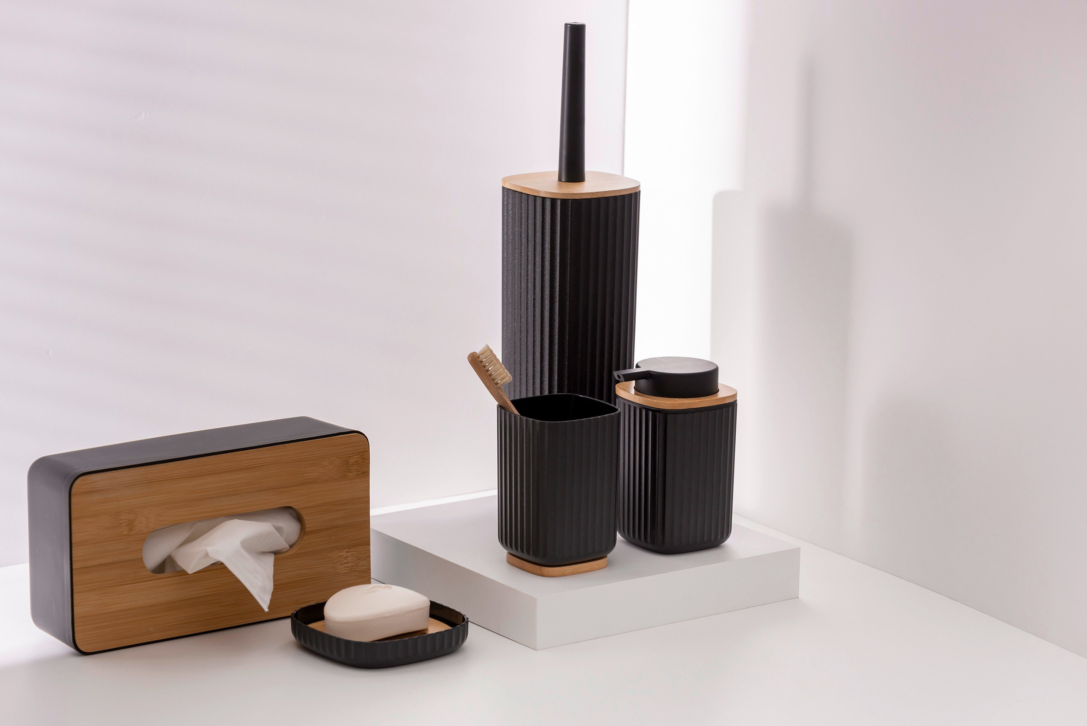 WENKO Toiletset Rotello zwart, gesloten model