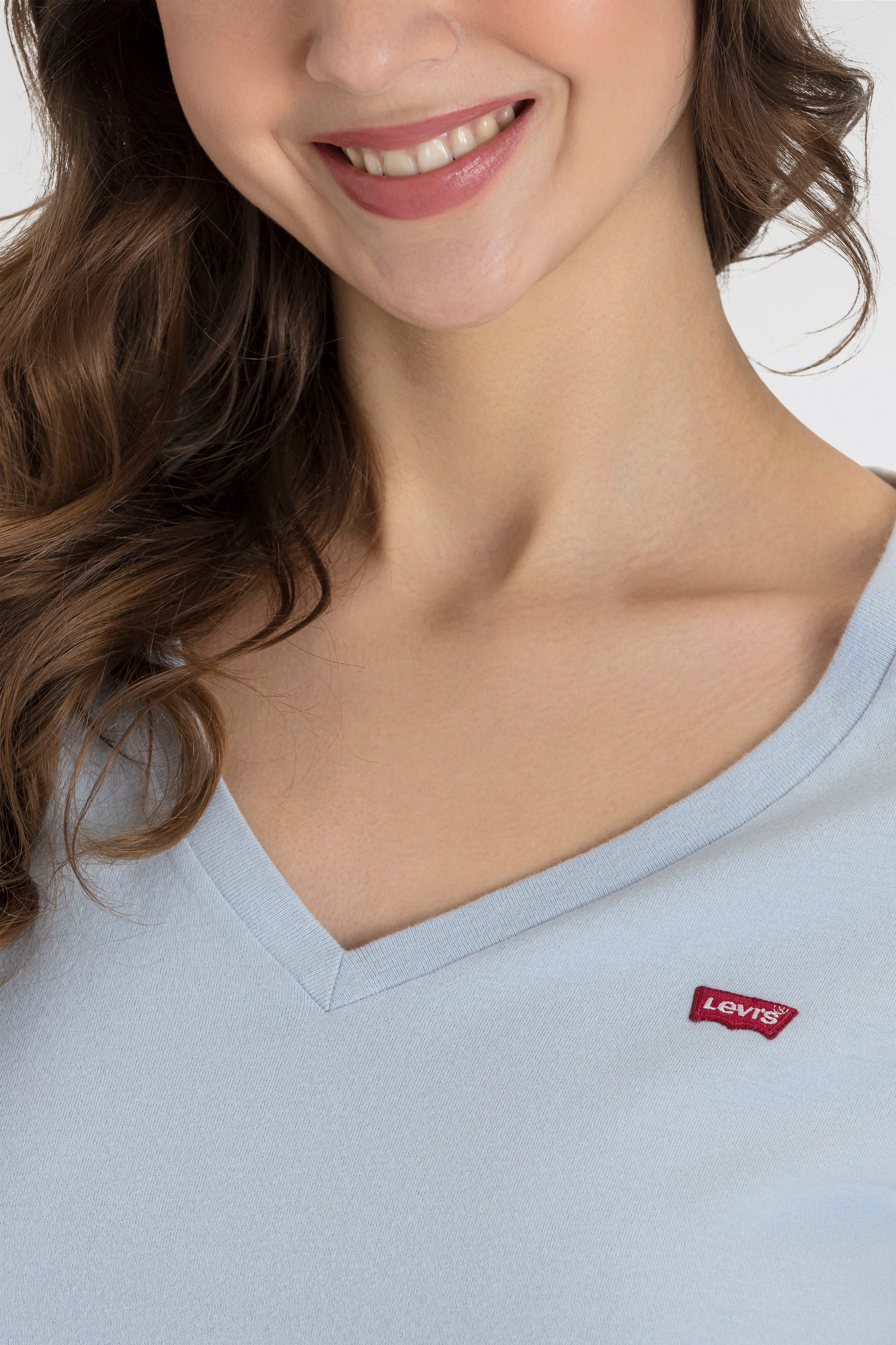 Levi's® Shirt met V-hals Perfect Tee met klein batwing-logo