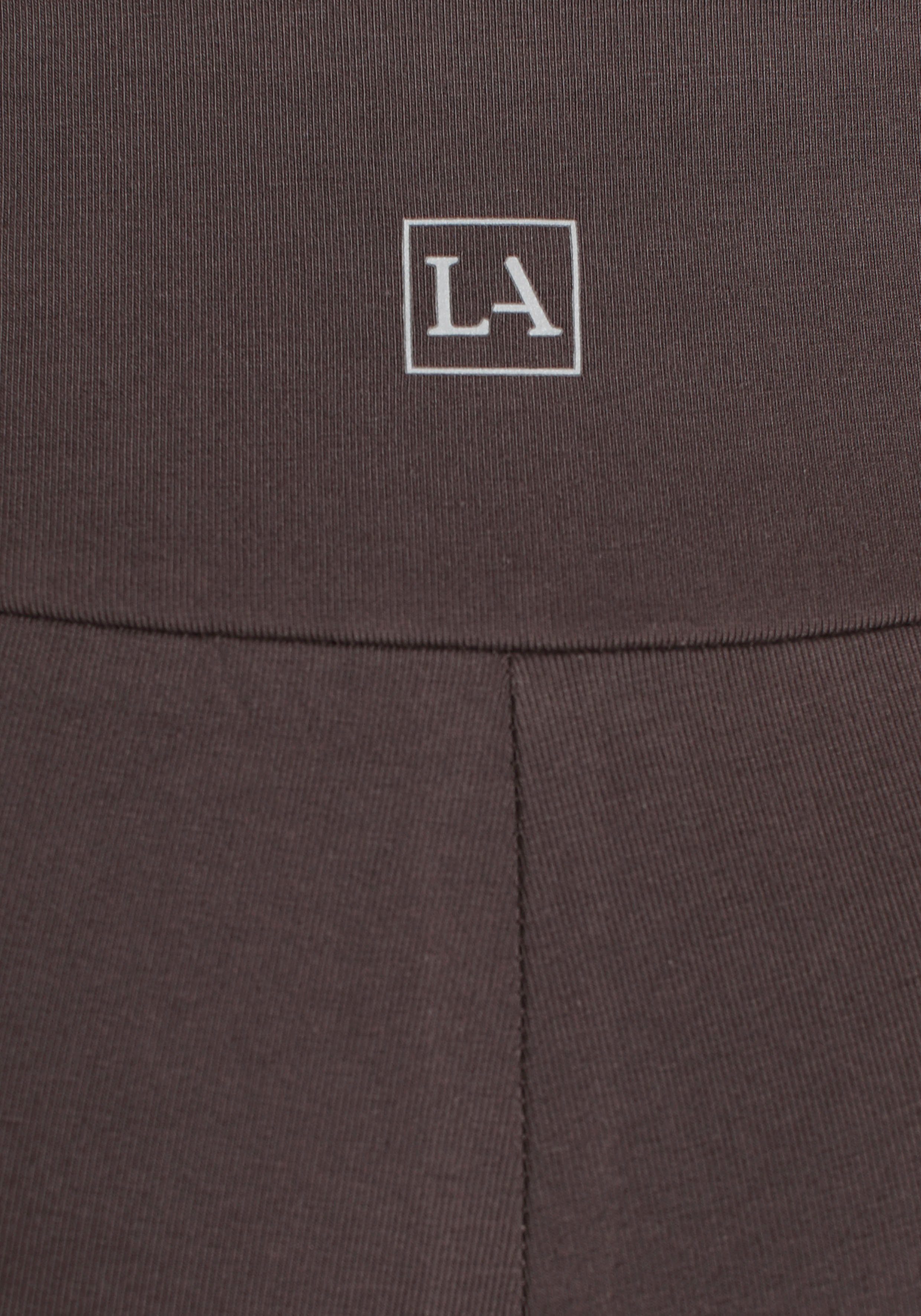Lascana Short met brede boord en logoprint