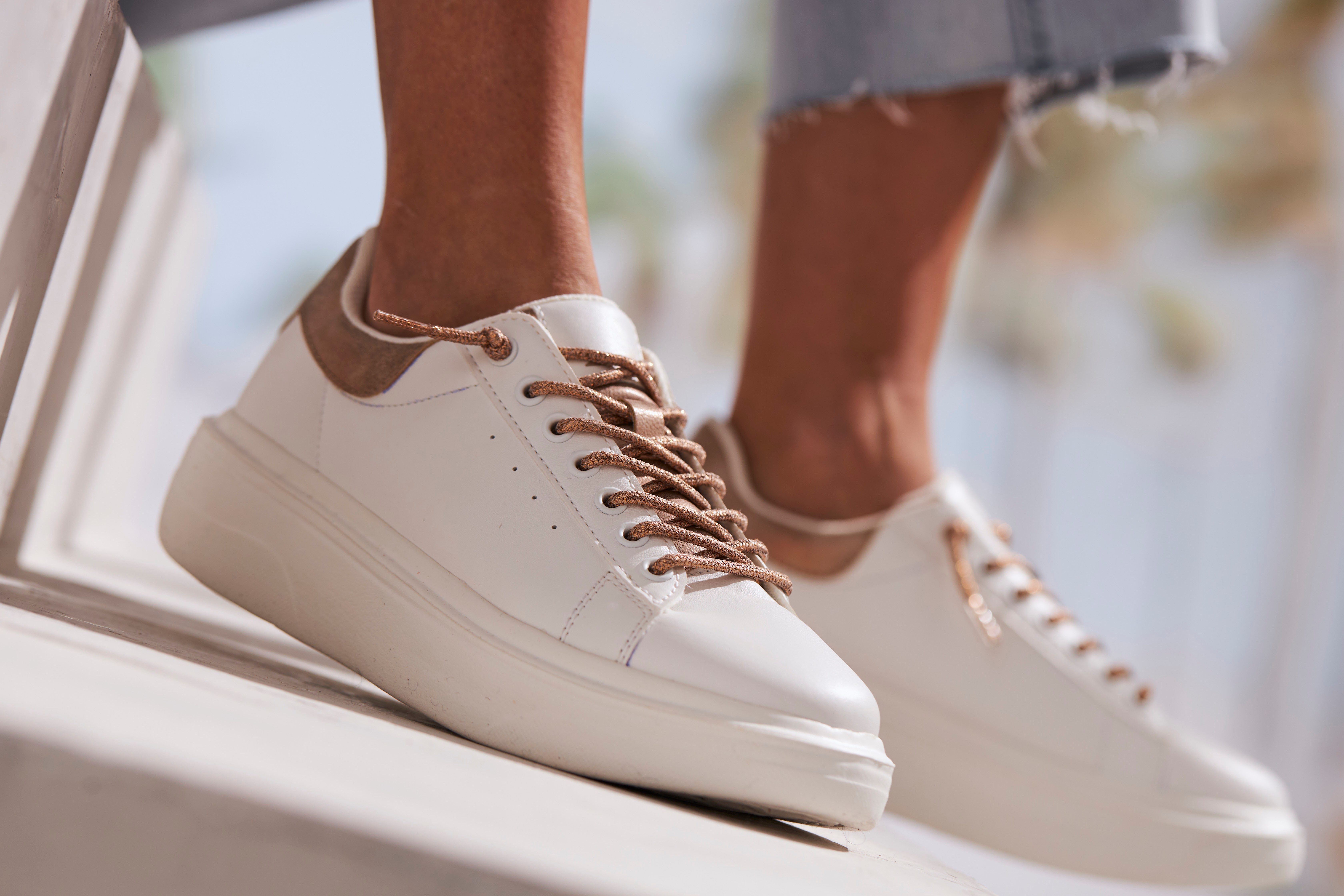 Lascana Sneakers Slip-on sneakers Slip-On sneaker met metallic details, vrijetijdsschoenen VEGAN