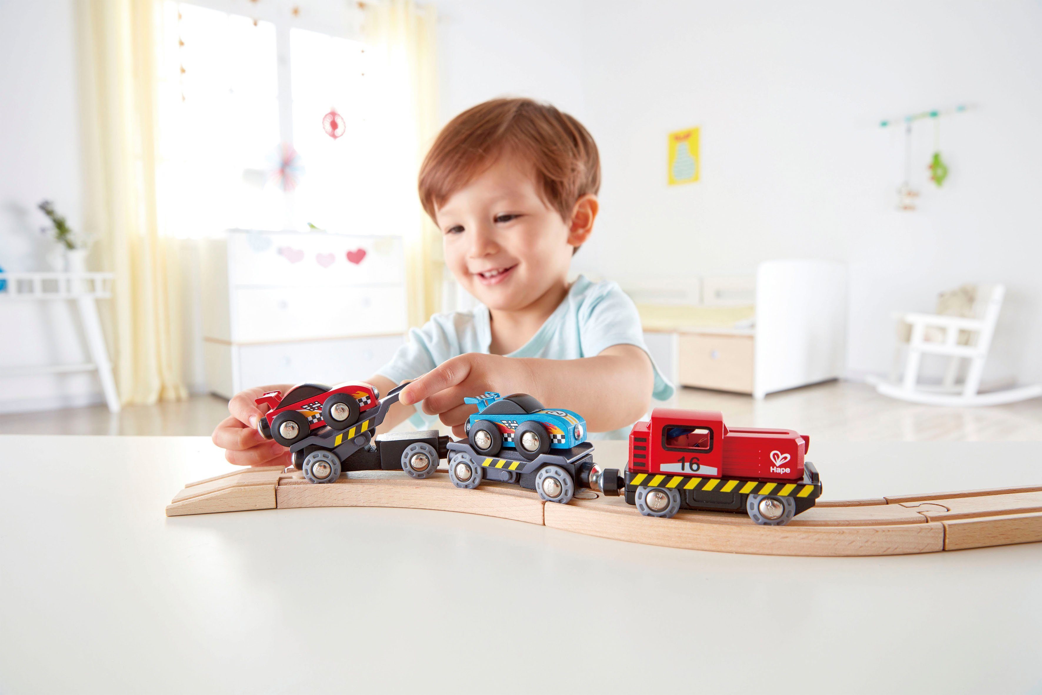 Hape Speelgoed spoorweg Raceauto-bestelwagen FSC®- beschermt bos - wereldwijd