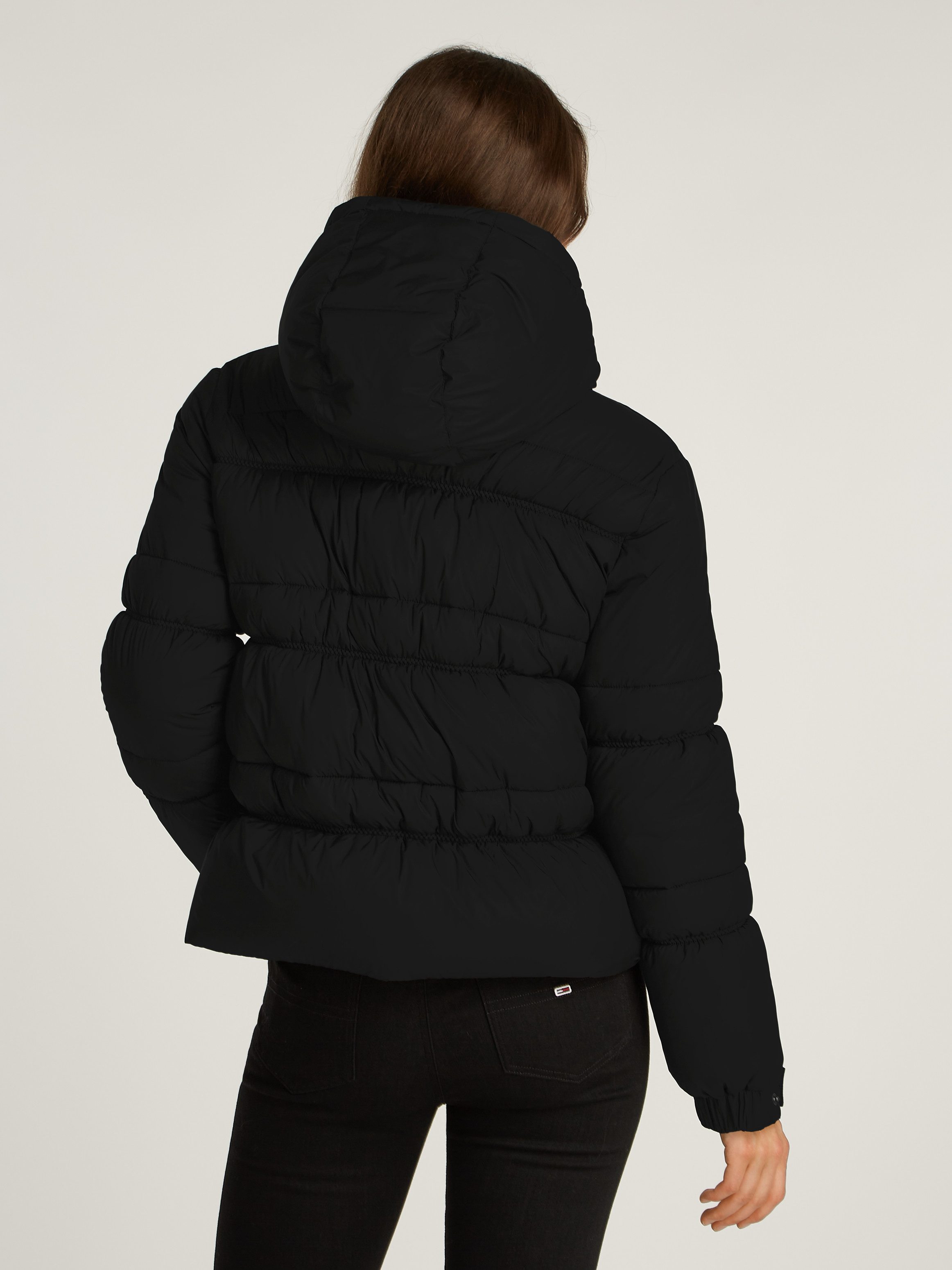 TOMMY JEANS Gewatteerde jas met een logo-opschrift