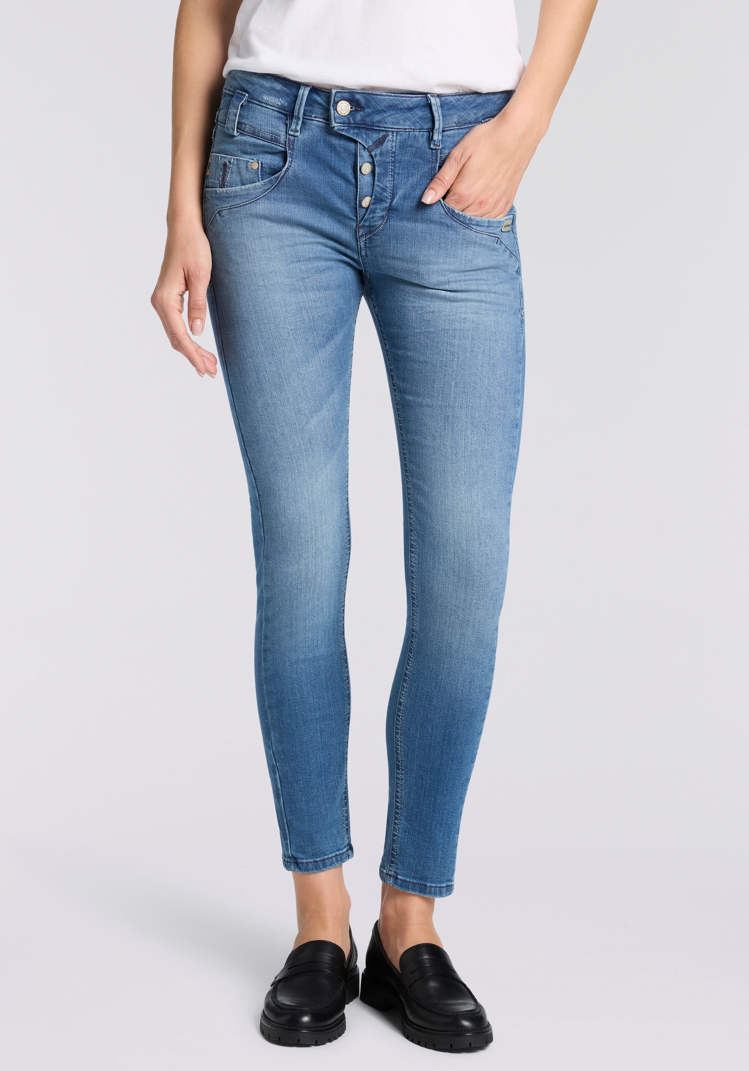 GANG Slim fit jeans 94Marge met bijzondere 4-knoopssluiting
