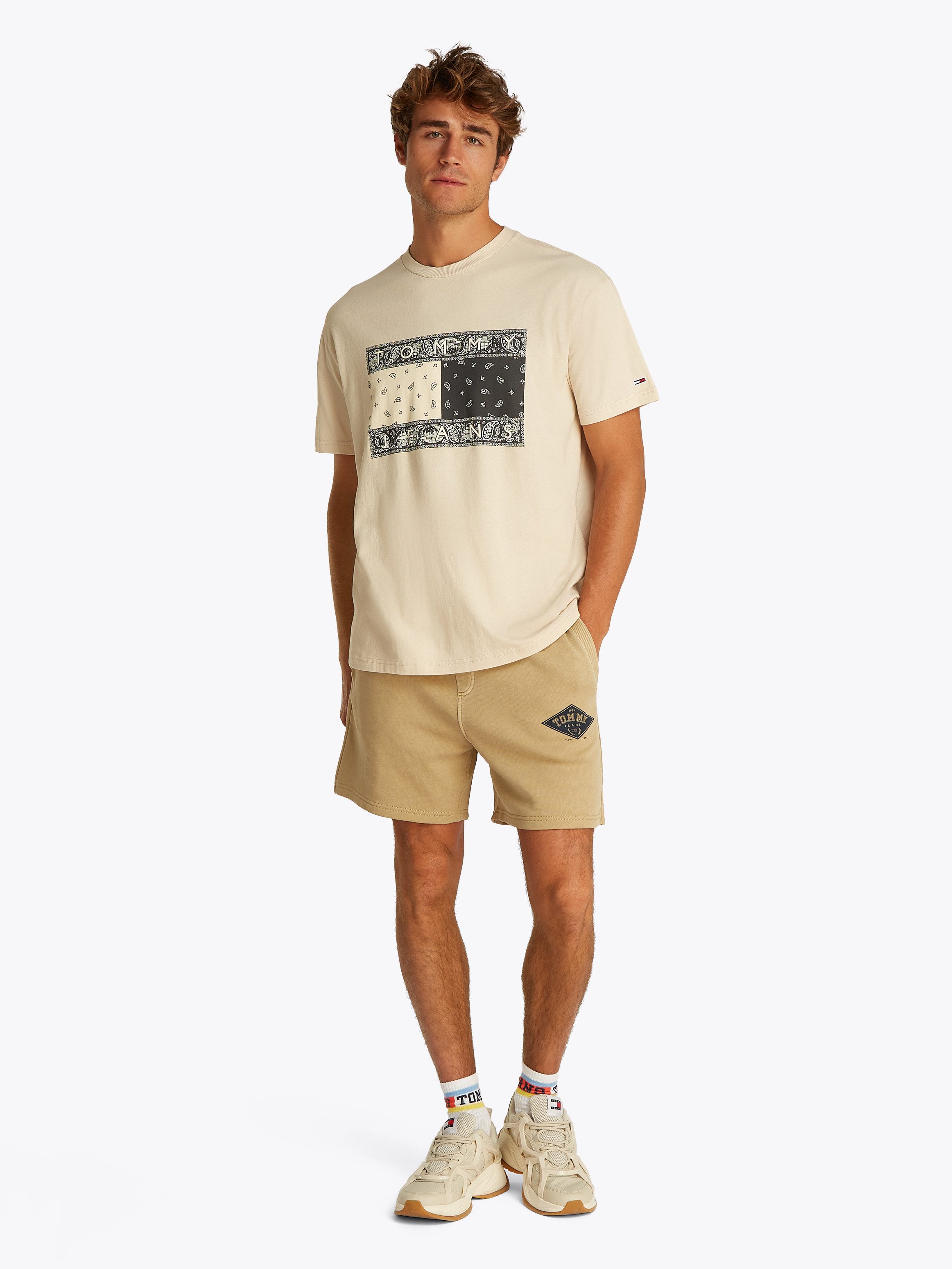 TOMMY JEANS T-shirt TJM RLX PAISLEY FLAG TEE EXT