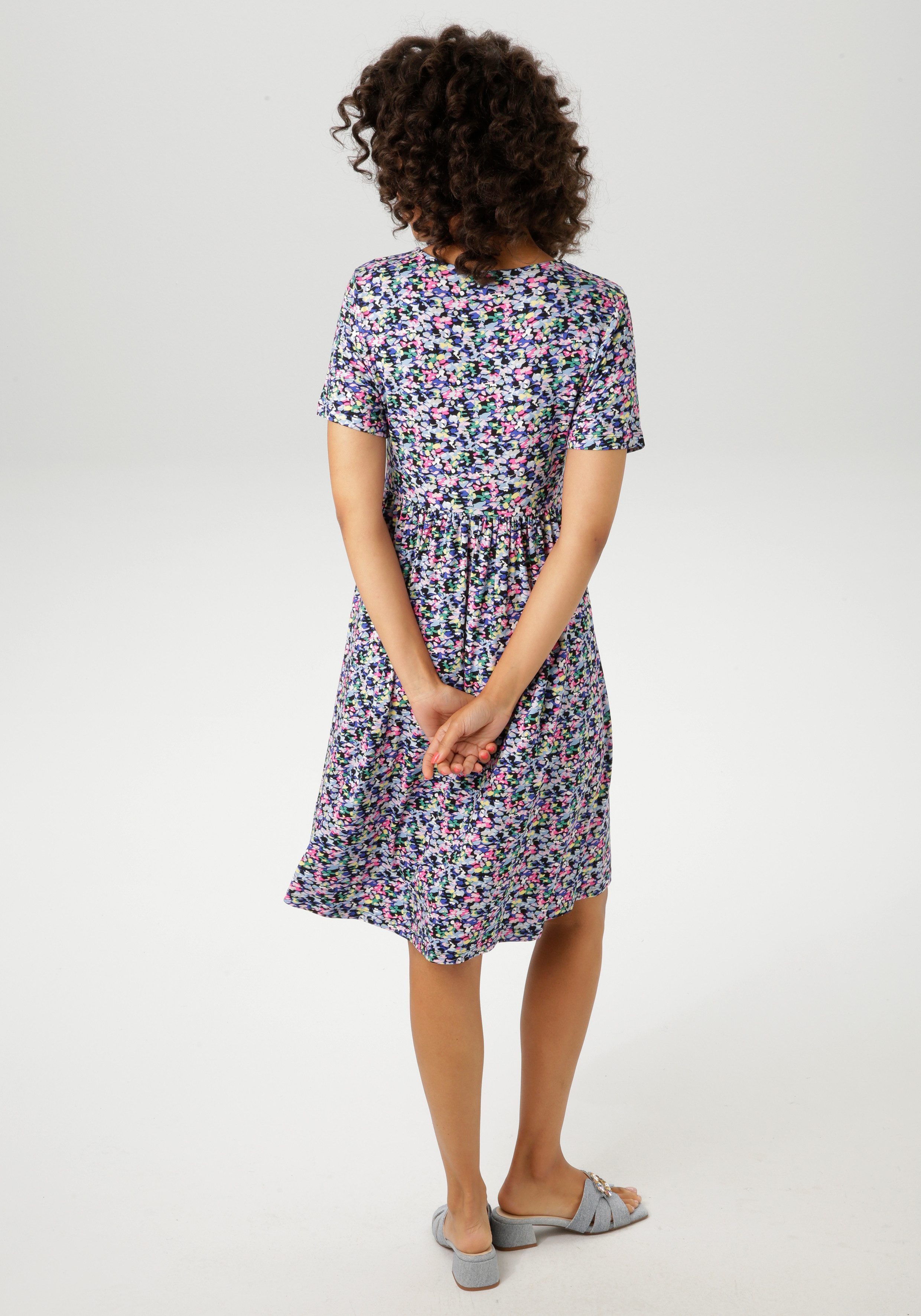 Aniston CASUAL Zomerjurk met kleurrijke, grafische bloemetjes bedrukt - nieuwe collectie