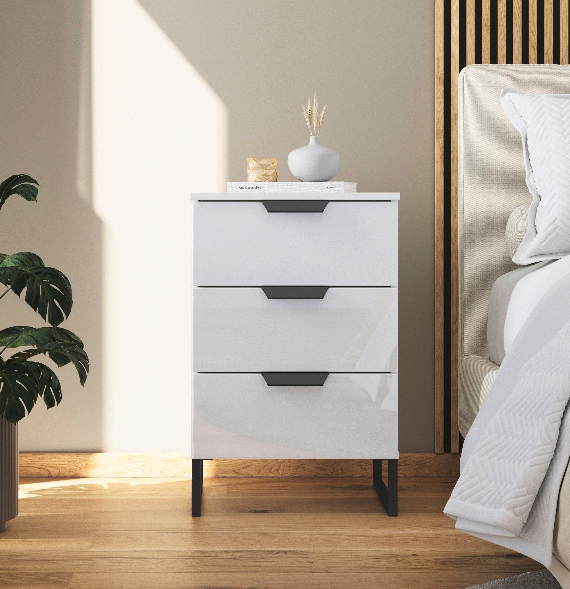 rauch Nachtkastje Modern by Aditio met glazen front en beugelpoot, 3 laden met soft-closefunctie