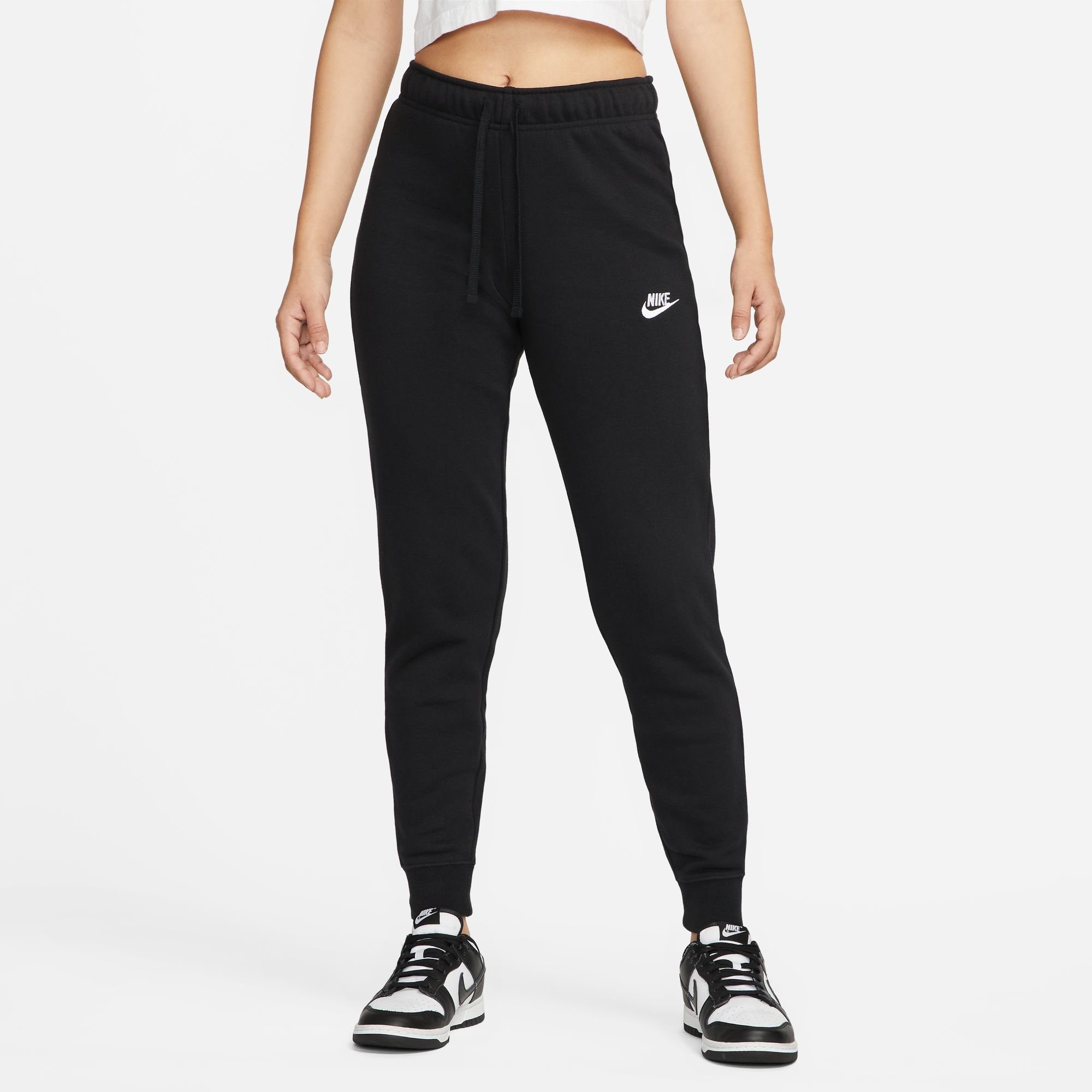 nike sportswear joggingbroek club fleece women's mid-rise slim joggers zwart