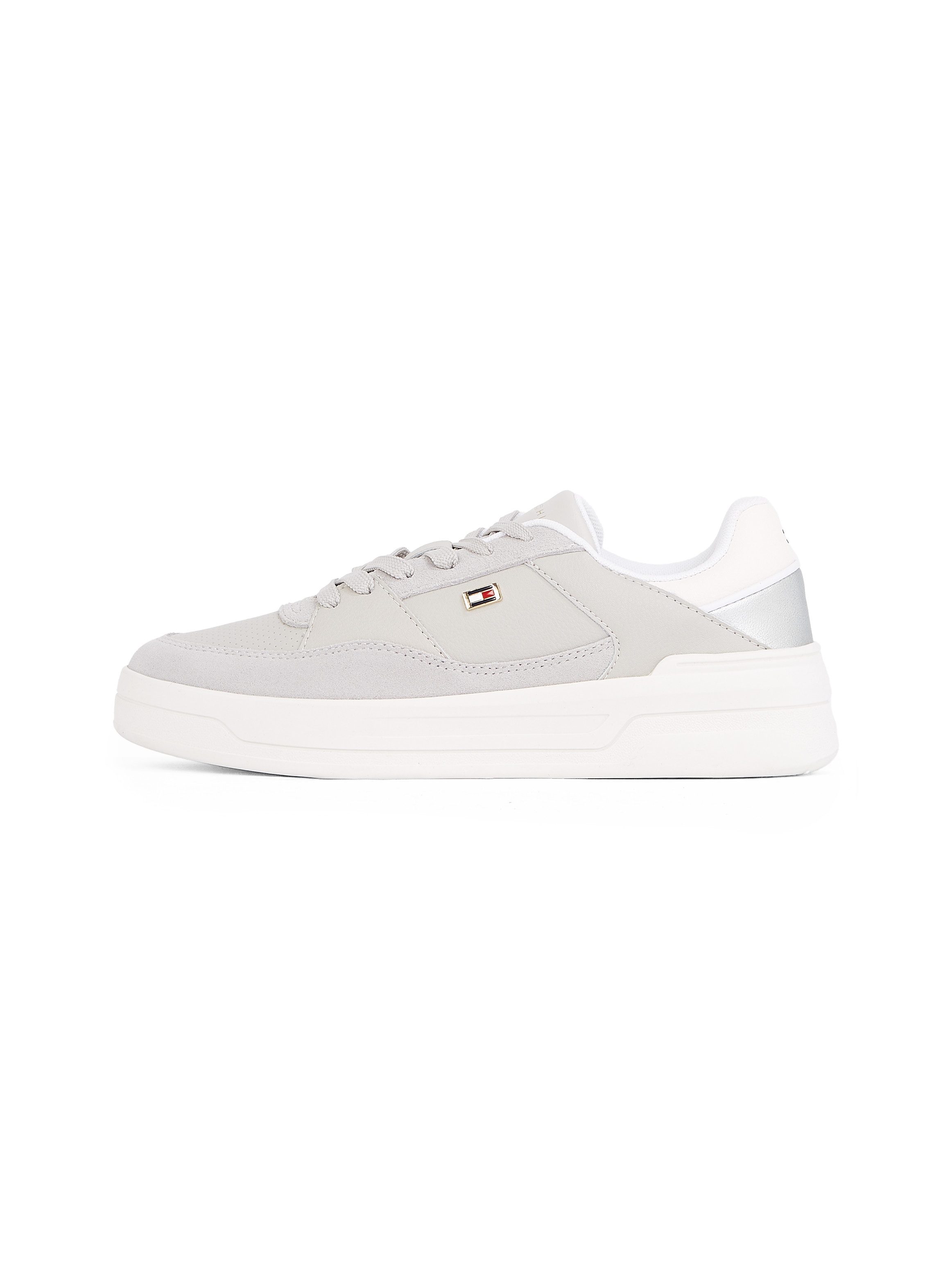 Tommy Hilfiger Plateausneakers ESSENT BASKET SNEAKER METALLIC vrijetijdsschoen lage schoen veterschoen met zijlogo-vlag