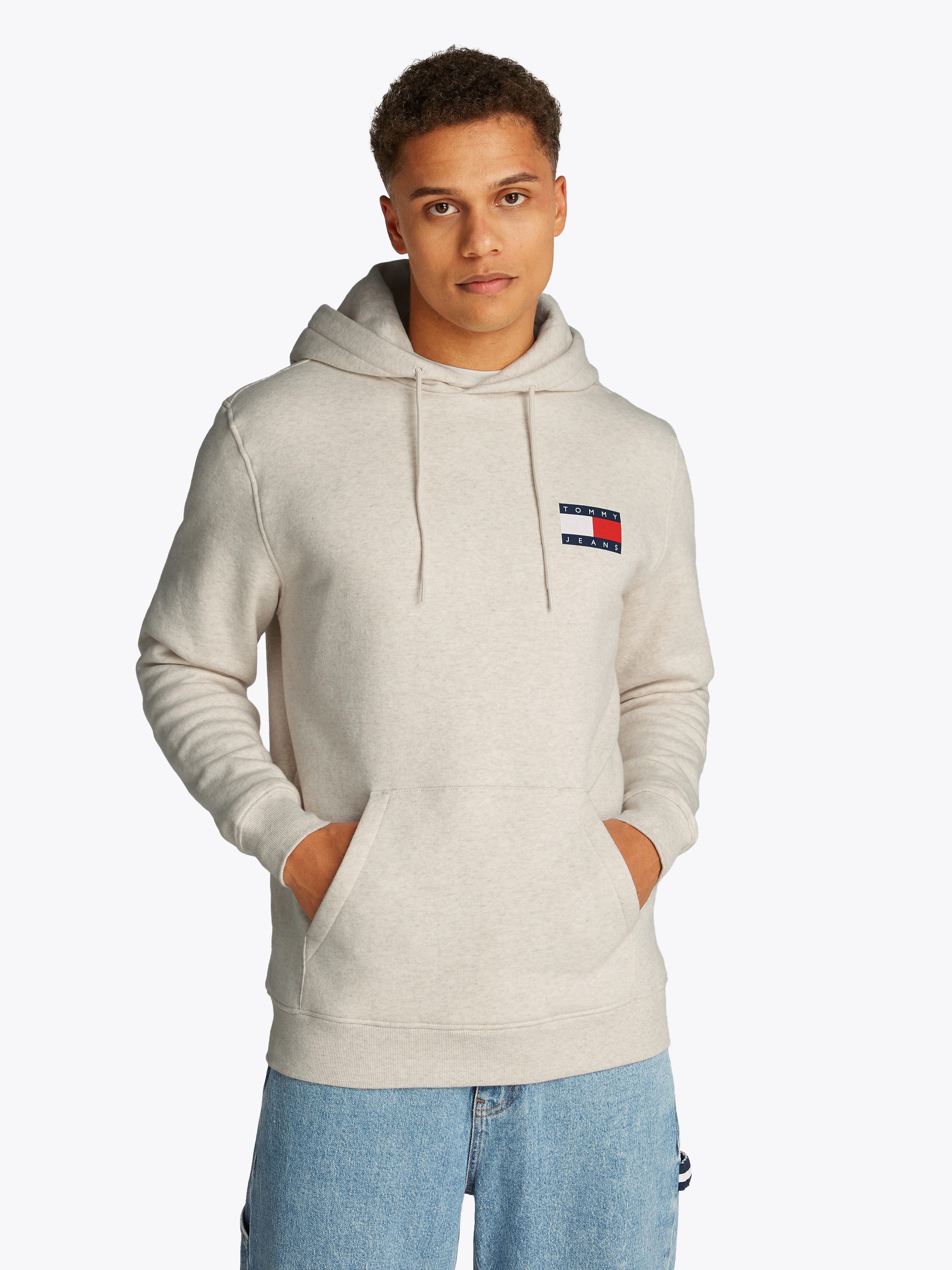 TOMMY JEANS Sweatshirt TJM REG ESSENTIAL FLAG HOOD EXT met bedrukte merklogo op borsthoogte