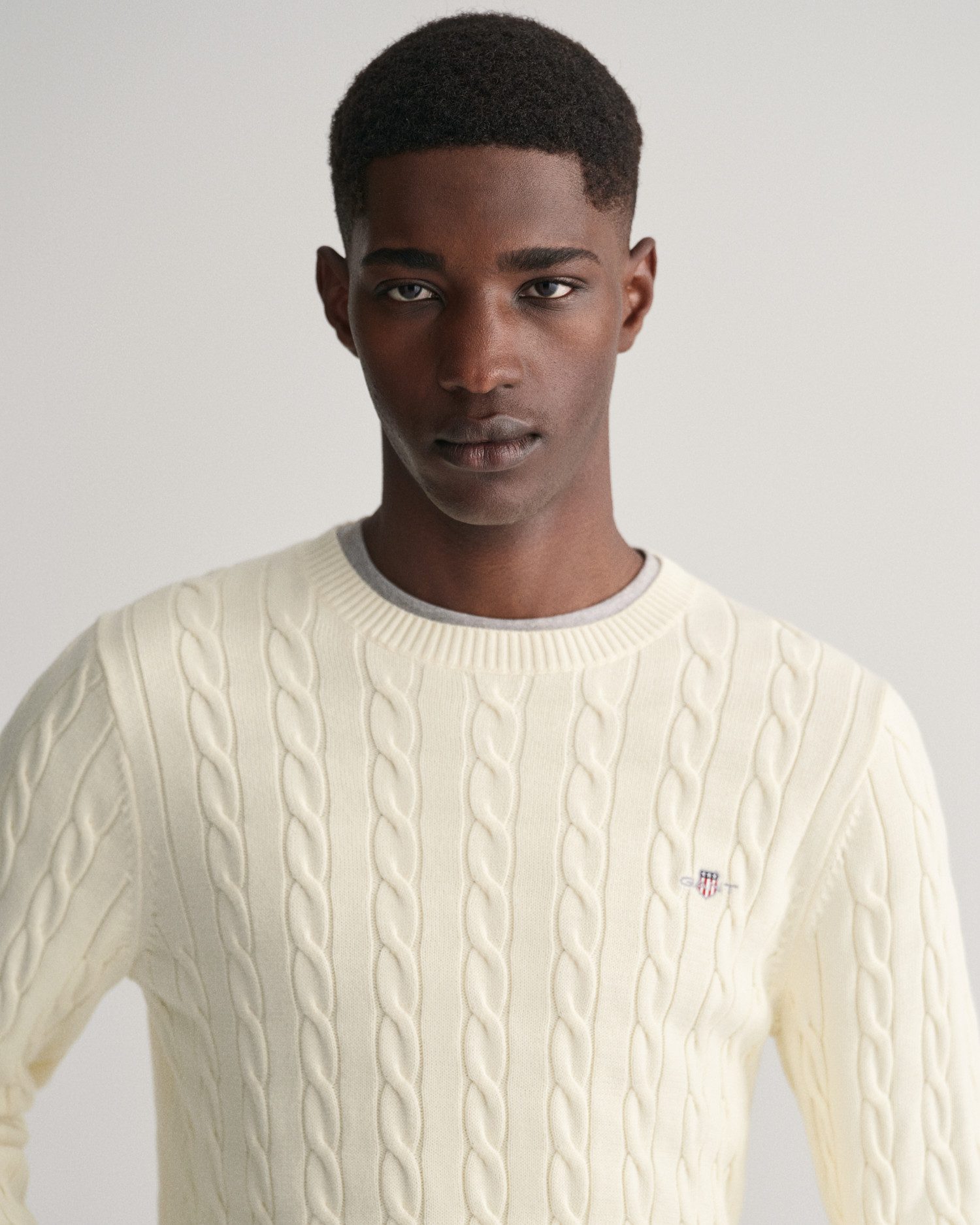 Gant Gebreide trui COTTON CABLE C-NECK met wapen-logo borduurwerk op de borst