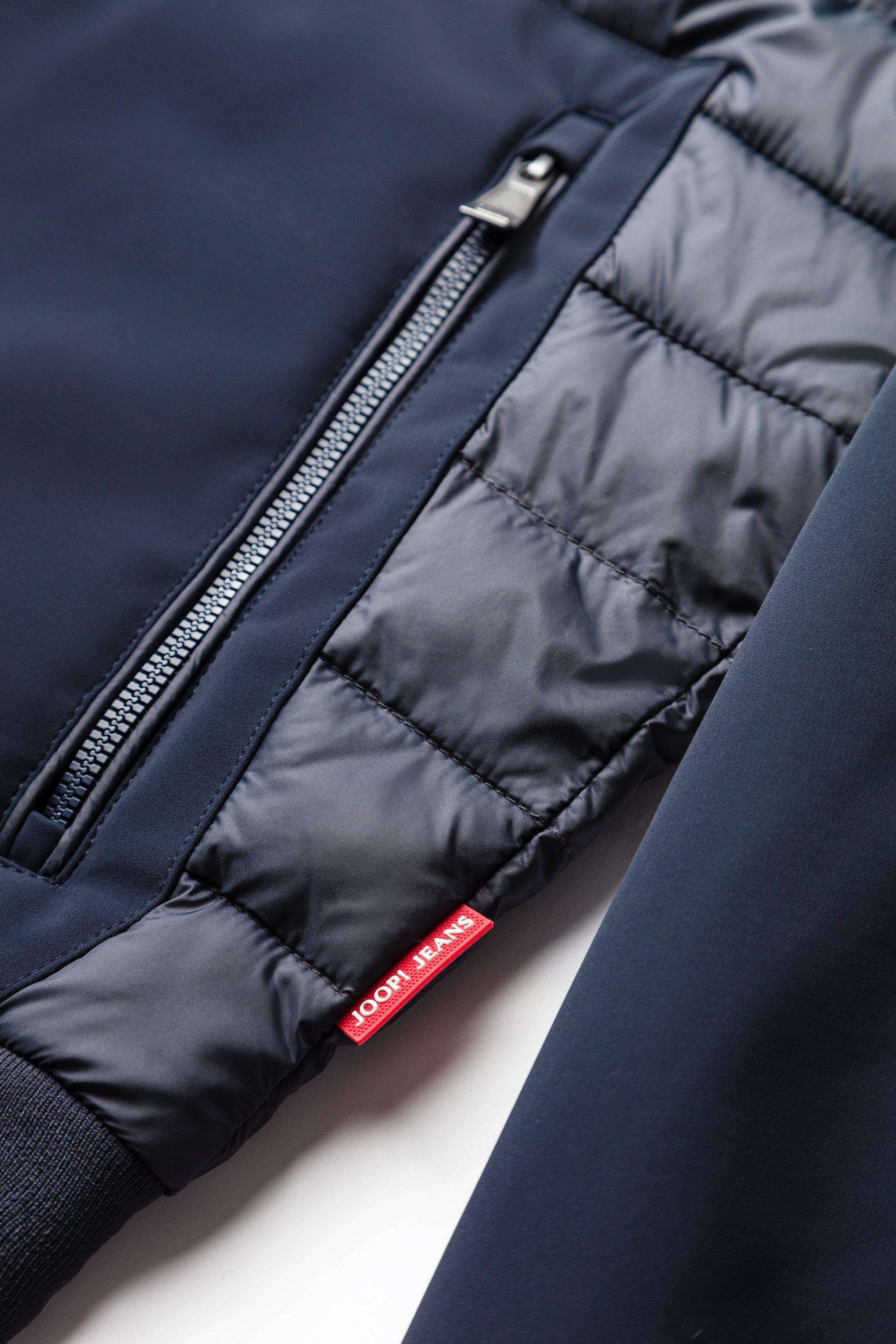 Joop Jeans Fleecejack met capuchon JOEL Stikpatroon aan de voorkant, logopatch op de mouw