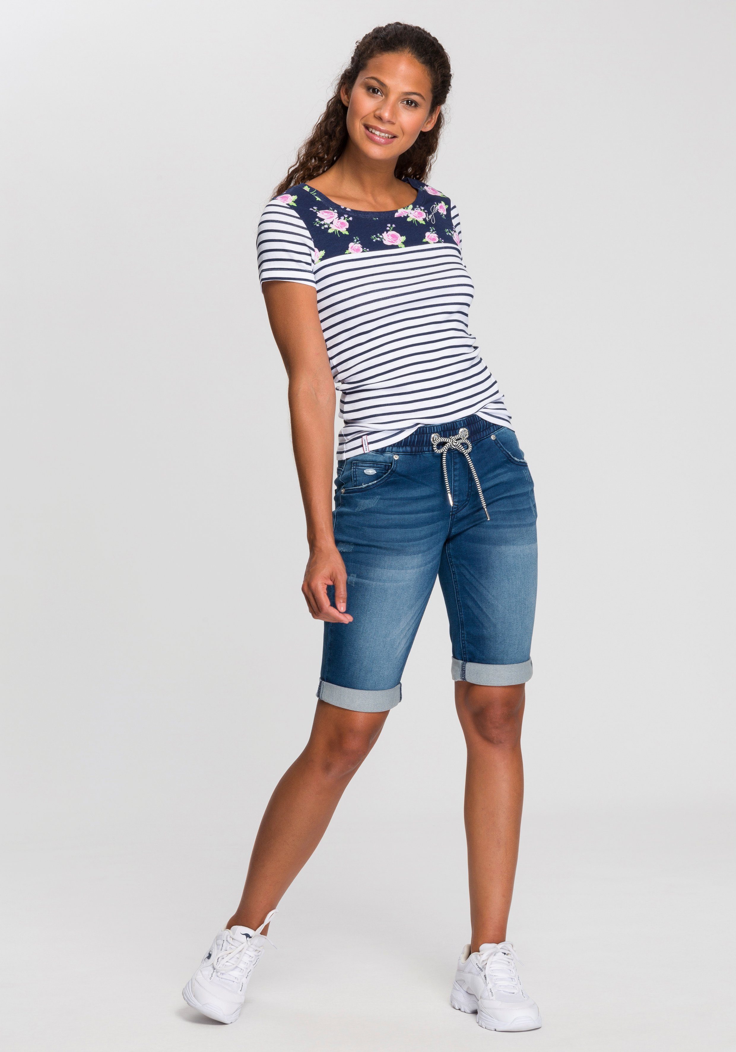 KangaROOS Jog-jeansbermuda rechte pasvorm, used-wassing en slijtageplekken