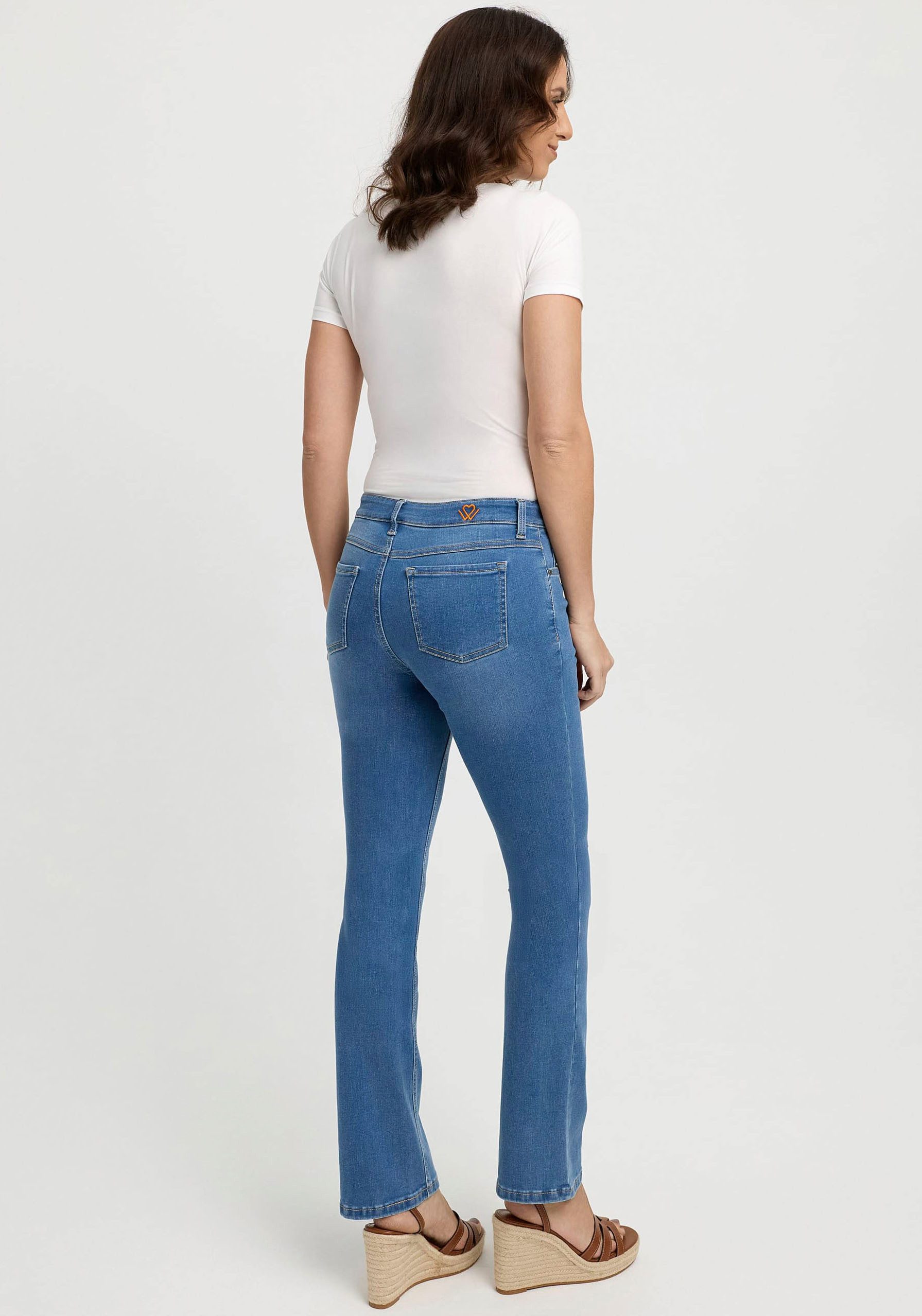 wonderjeans Bootcut jeans Boot Nauwsluitend model met licht uitlopende broekspijpen