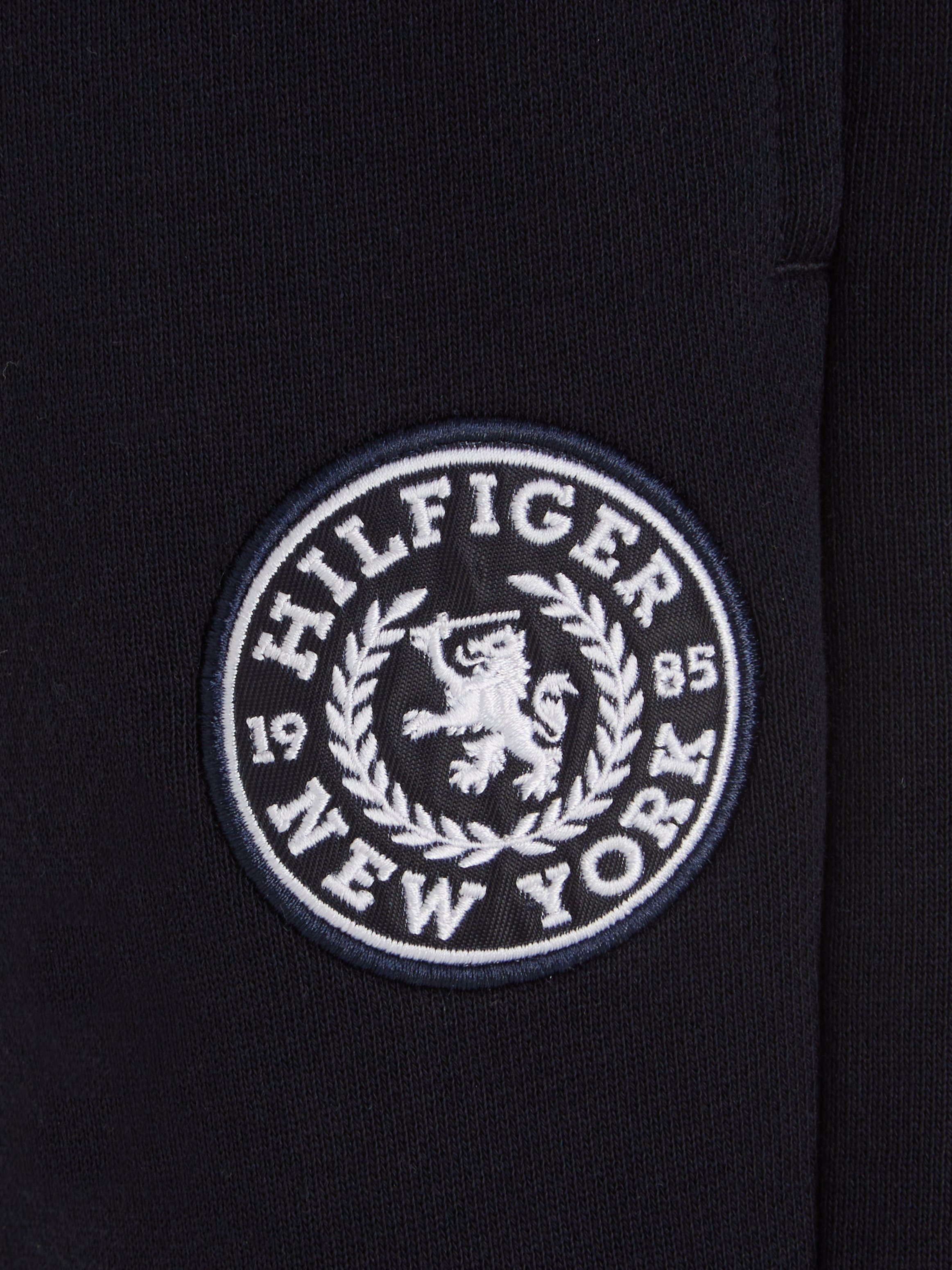 Tommy Hilfiger Sweatbroek CREST LOGO SWEATPANTS met logo-opschrift bij de band