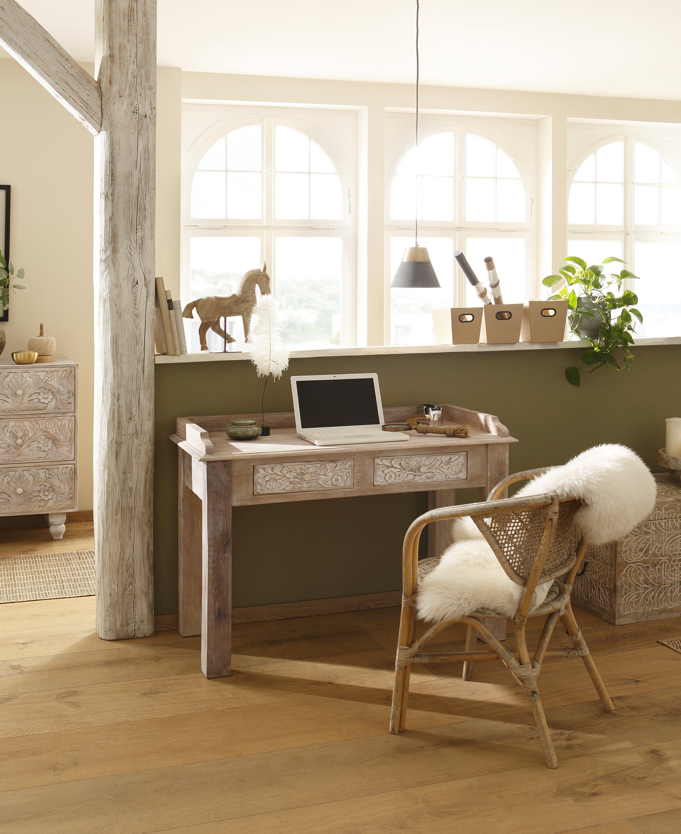 Home affaire Bureau Lavin Mangohout, met decoratief houtsnijwerk, met de hand gemaakt, breedte 111 cm