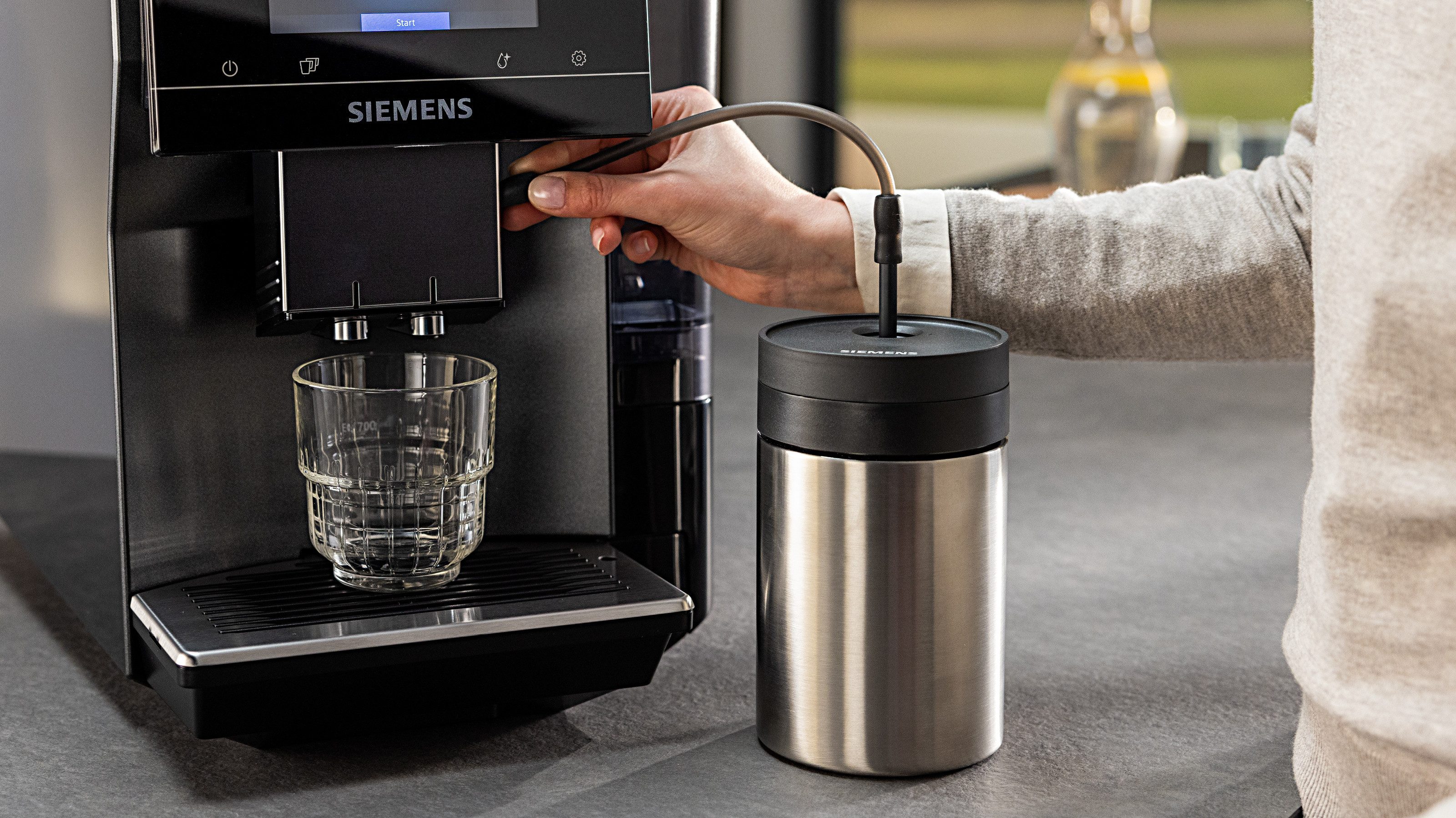 SIEMENS Geïsoleerde melkbeker TZ80009N, freshlock-deksel, 0,5 l, voor alle volautomatische koffiezetapparaten van de eq-serie